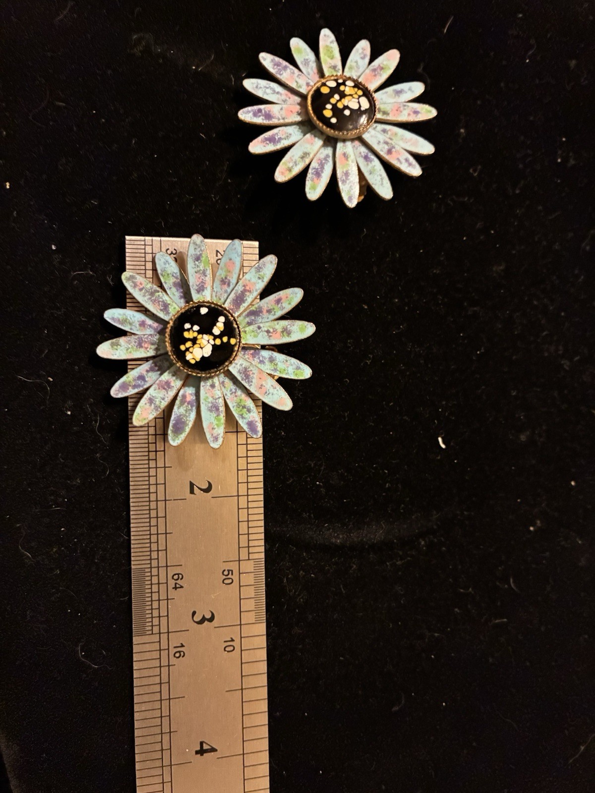 VTG Daisy Flower Earrings Enamel Splatter Confetti Blue 1960s Retro Clip On