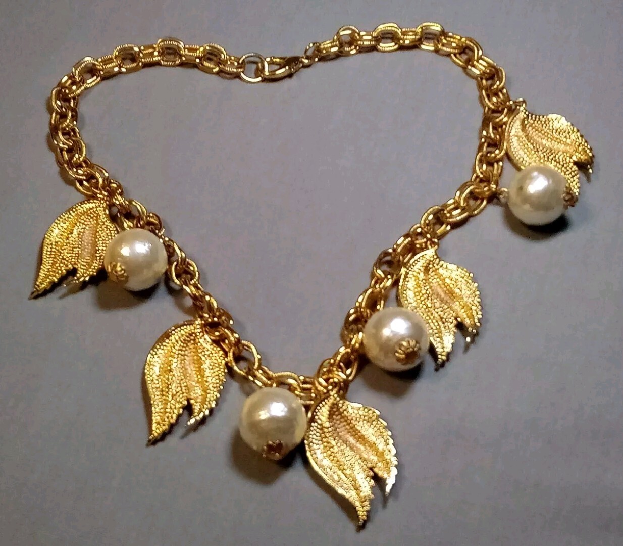 Vintage Gold Tone Double Link Textured Leaves Simulated Pearls Necklace 18-3/4″
