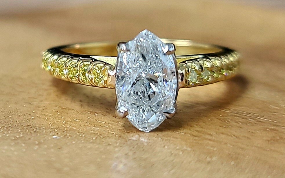 18k yellow gold 1.05ct. natural marquise Diamond Engagement ring