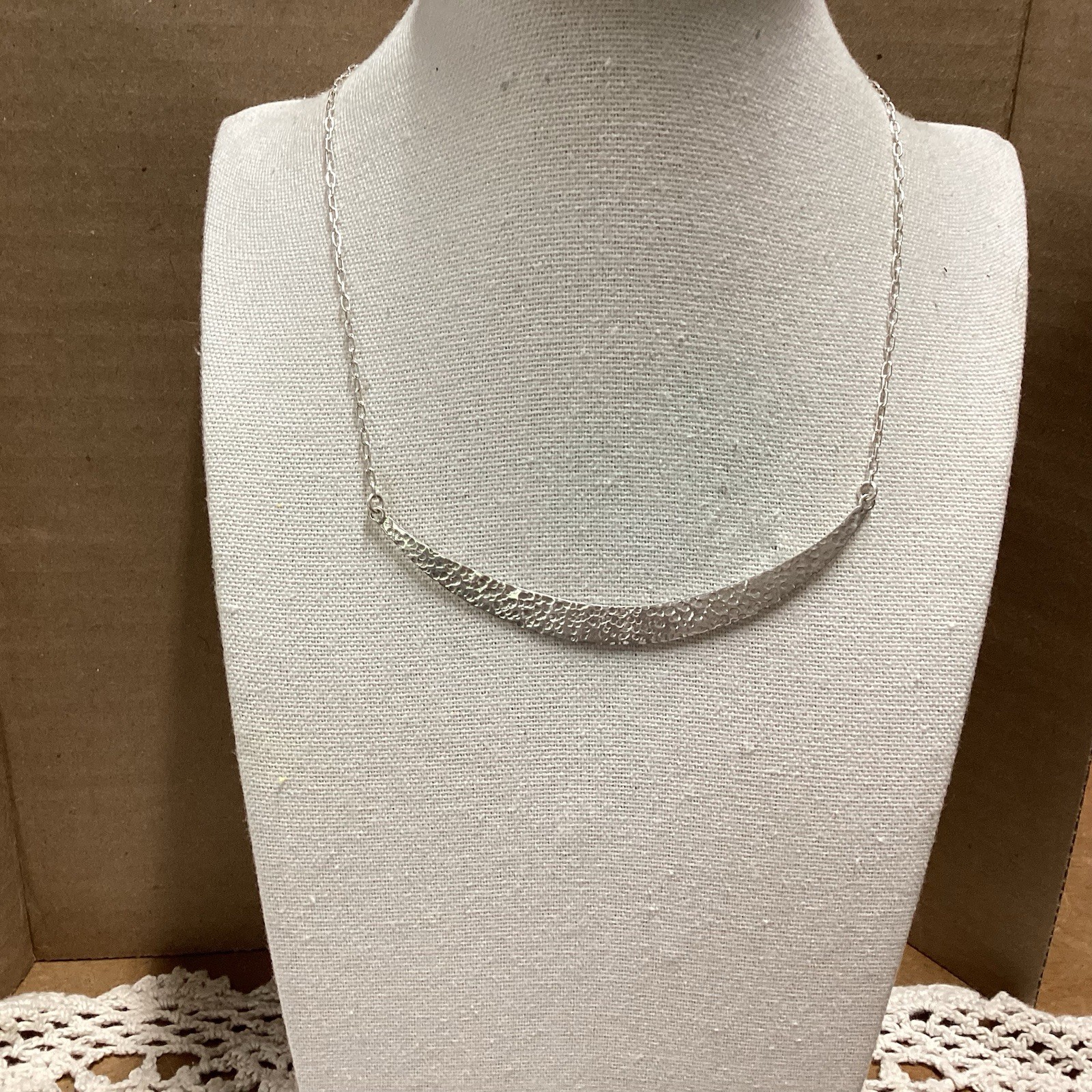 Vintage Mexican Sterling Silver Hammered Crescent Necklace de 925 MEX Minimalist