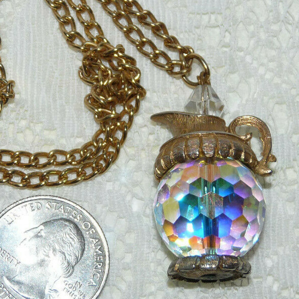 Lovely Vintage Gold Tone Crystal Water Jar Pendant/Necklace MM39