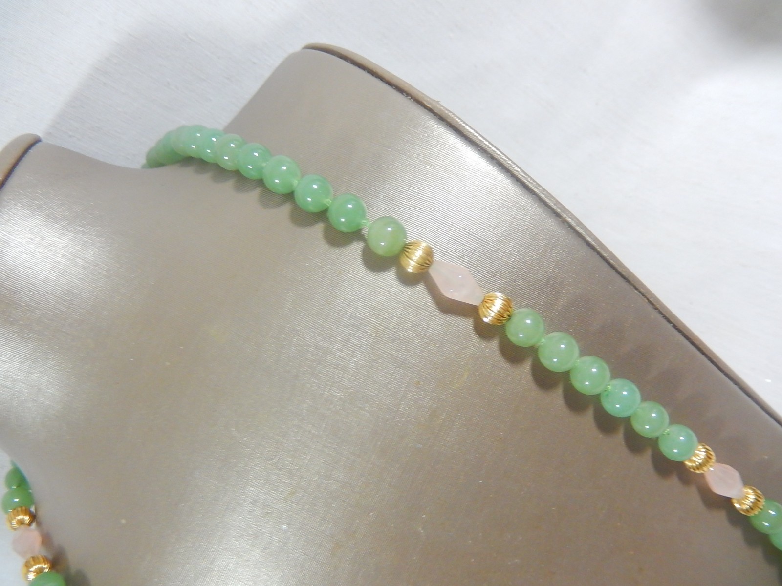 VTG HAND KNOTTED NEPHRITE JADE ROSE QUARTZ & GP BEAD 32″ NECKLACE