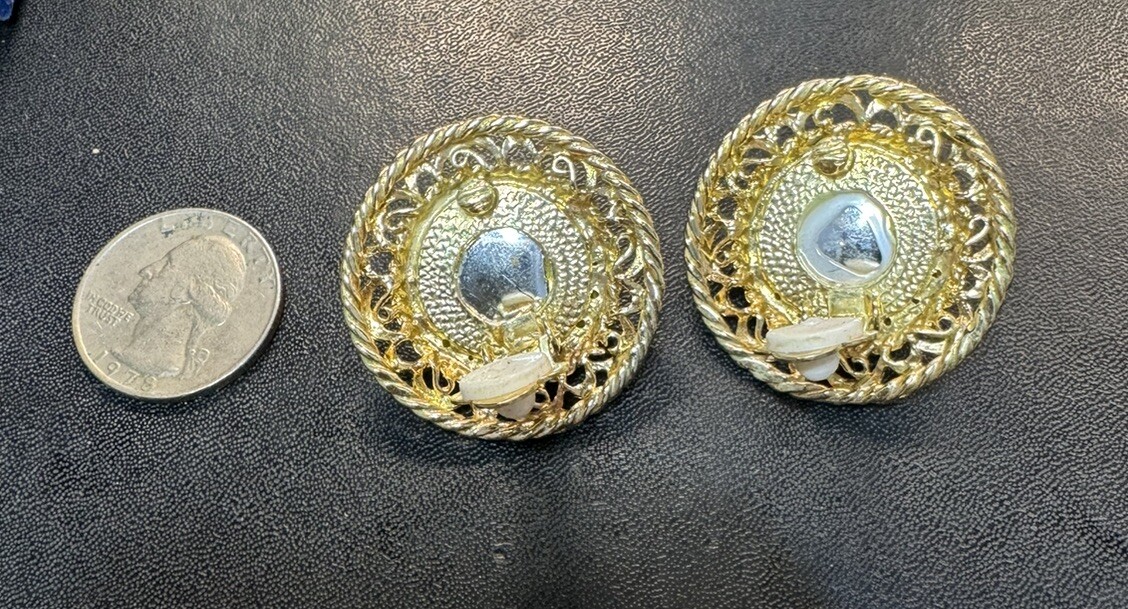 Vintage 1980’s 1990’s Purple Cabochon Rhinestone Gold Tone Clip On Earrings