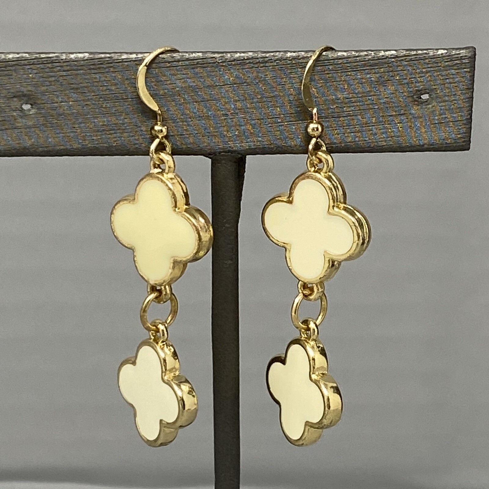 Dangle Drop Earrings Cream Enamel Gold Tone Edged Flower Hook Pierced 2″