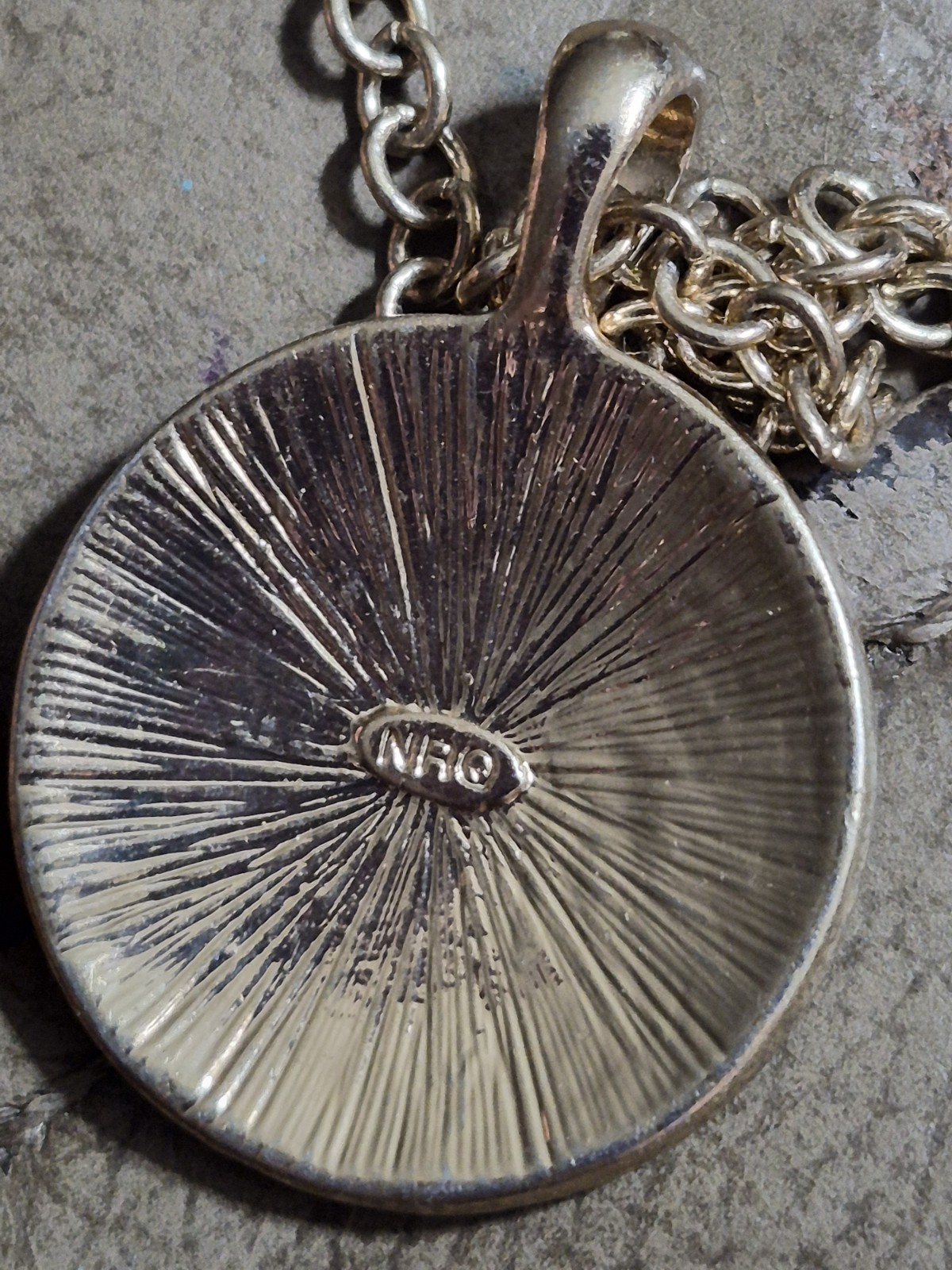 Vintage 1981 Avon Star Gazer Zodiac Pisces Pendant Necklace Gold Tone Signed NRQ