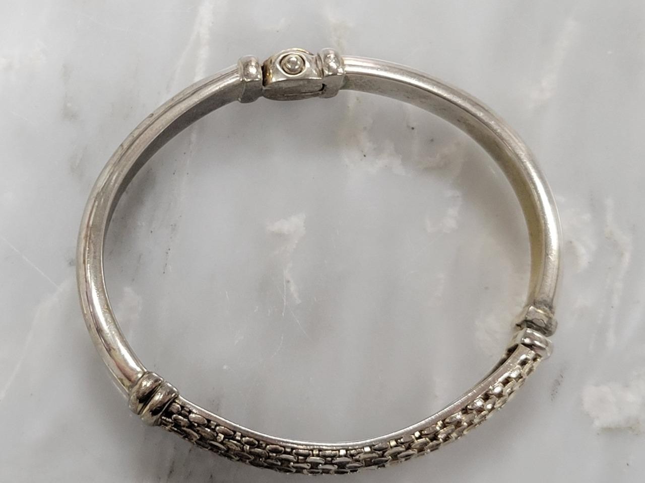Vintage Sterling Silver Cut-Out Hinged Bangle Bracelet ~ 6-3/4″ ~ 19g ~ 11-I901