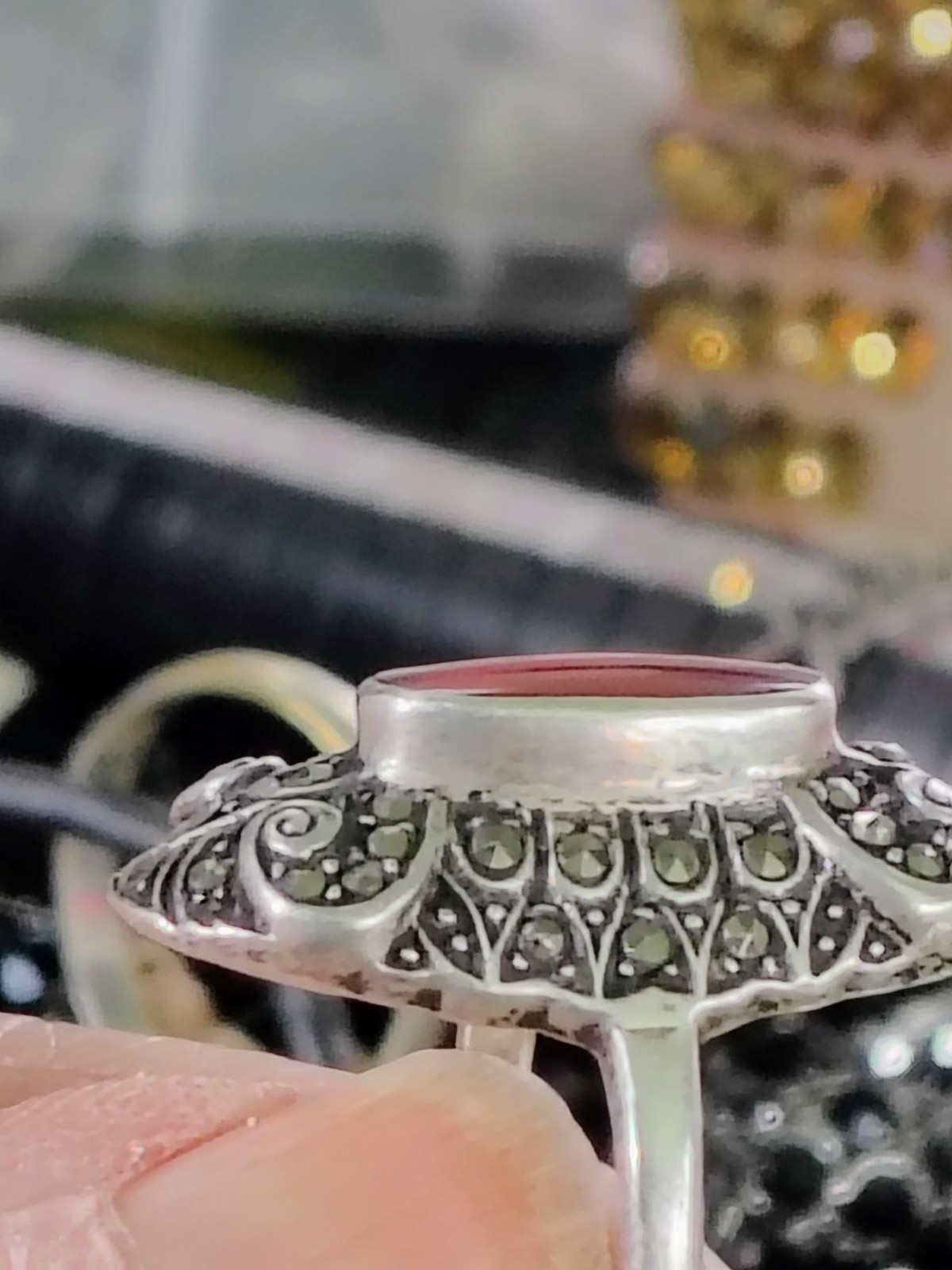 R691 Vintage 925 Sterling Silver Marcasite Coral Colored Cabochon Ring Sz 6.5