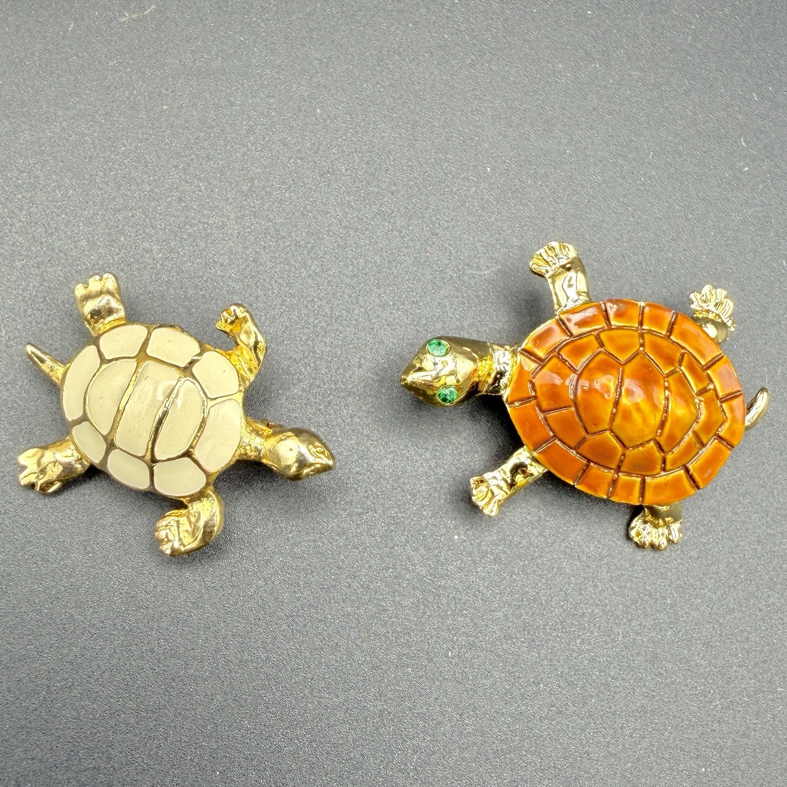 2 Vintage Turtles Brooch Enamel Gold tone metal Turtle Pin Jewelry Cream Orange