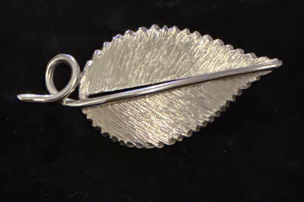 Vintage Silver Tone Leaf Brooch Pin Brushed Textured Swirl Stem 3” Nature