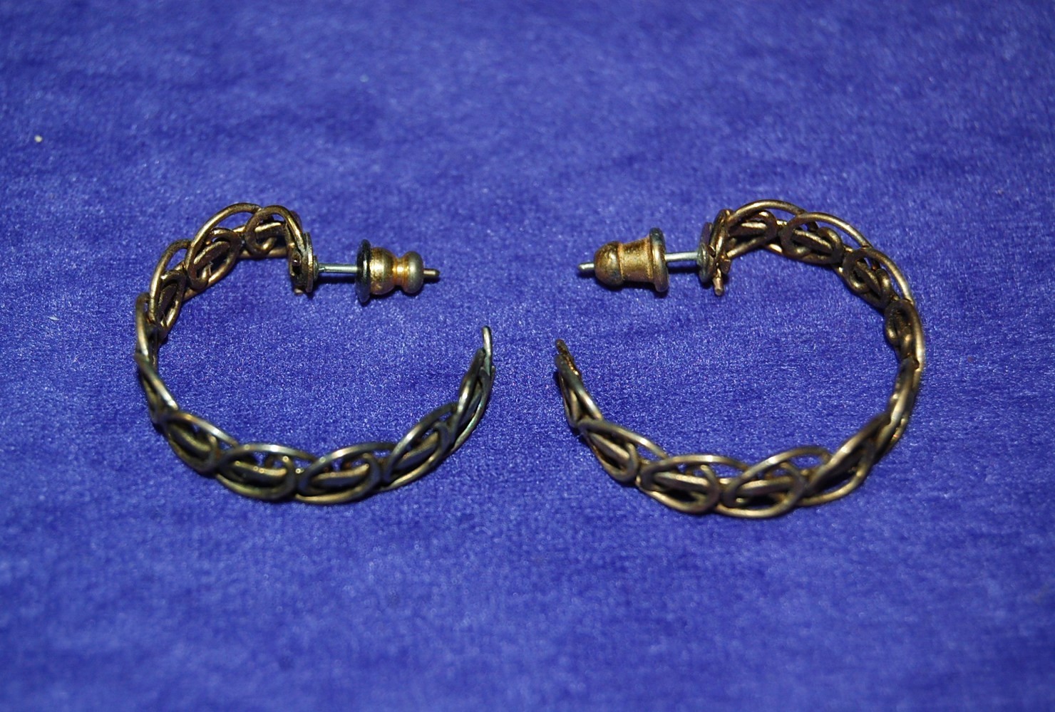 Pair of Vintage Antiqued Gold Tone Stud Earrings about 1-1/8″ in Diameter
