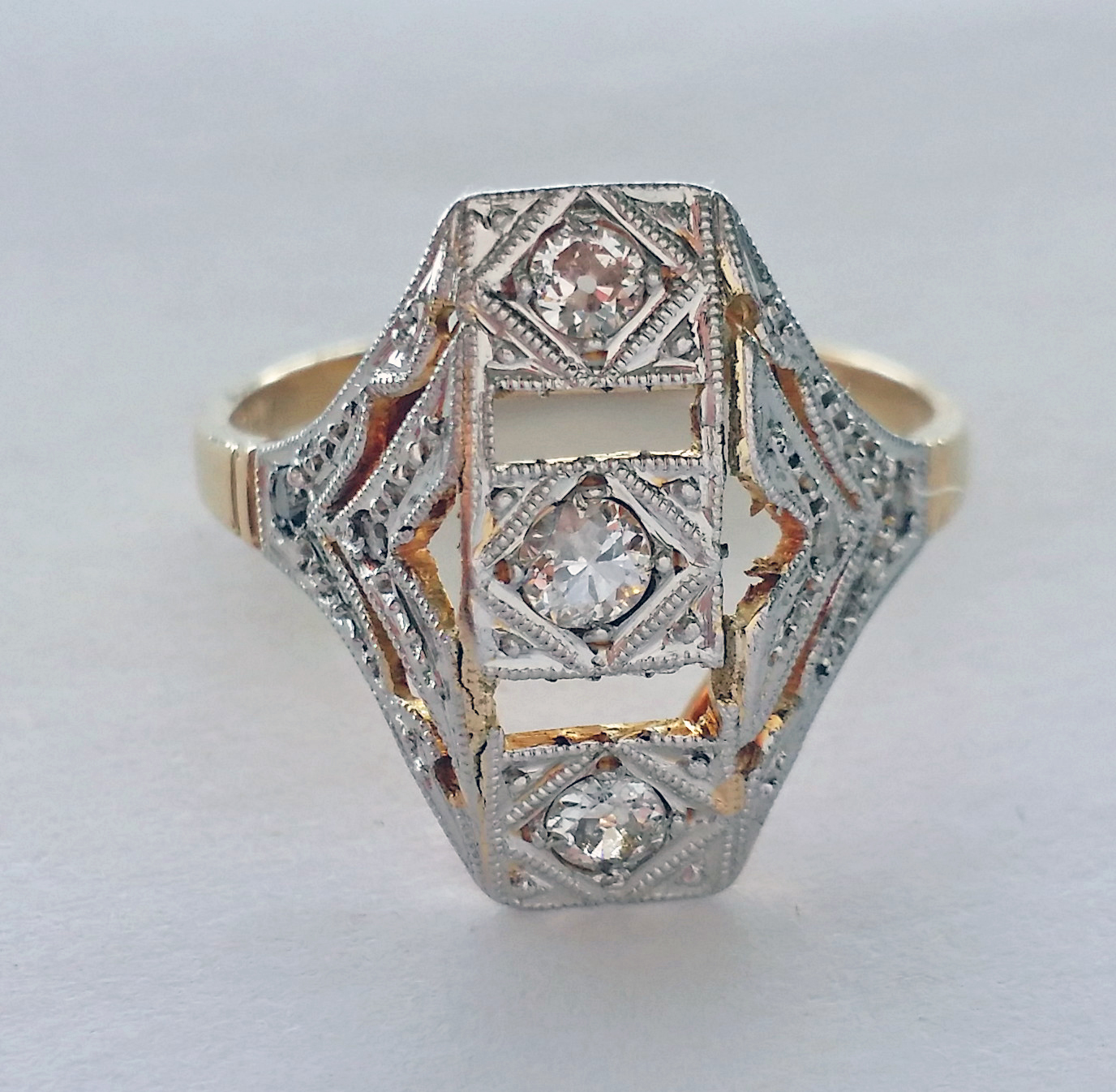 BEAUTIFUL VINTAGE ESTATE ART DECO 18K GOLD & 0.35CT DIAMONDS STYLISH RING