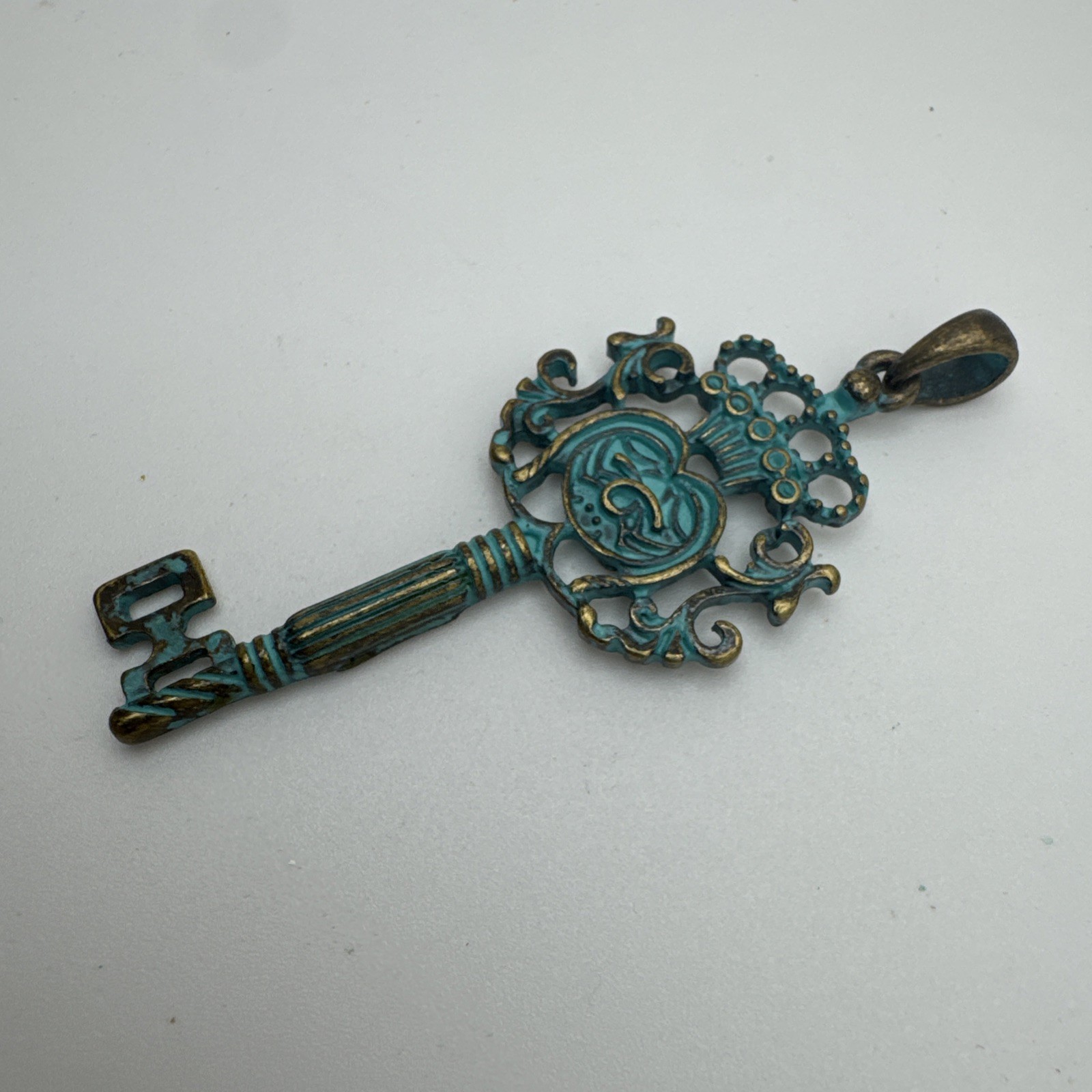 VTG Ornate Skeleton Key Pendant Crown Turquoise Gold Tone Finish Old Fashion
