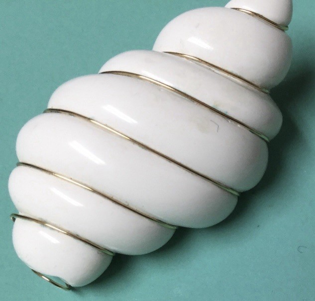 Unusual Crown Trifari Figural Glass Sea Shell Vintage Signed White