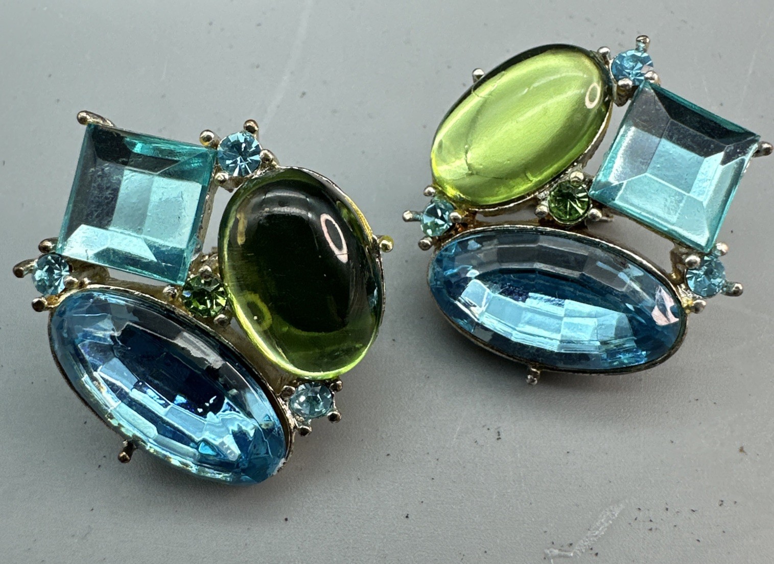 Vtg Avon 2002 Green Blue Crystal Glass Beaded Necklace 16” And Clip Earrings