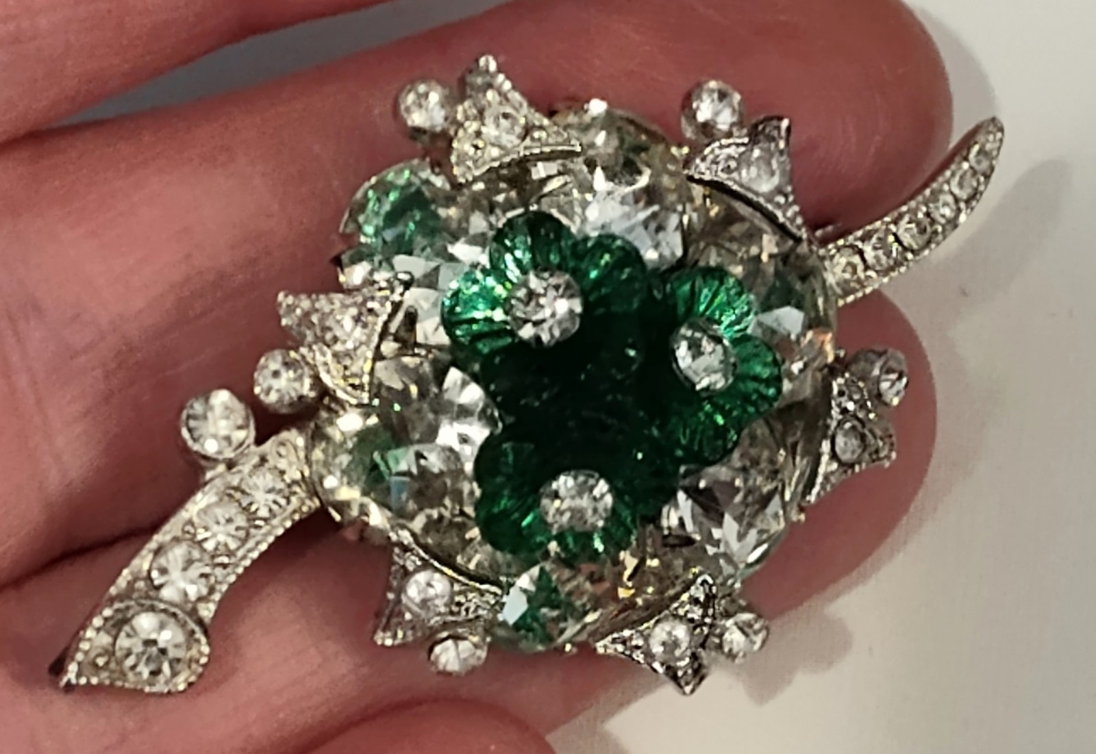 Vintage Stunning Eisenberg Ice Clear & Emerald Green Crystal Bouquet Brooch 6808