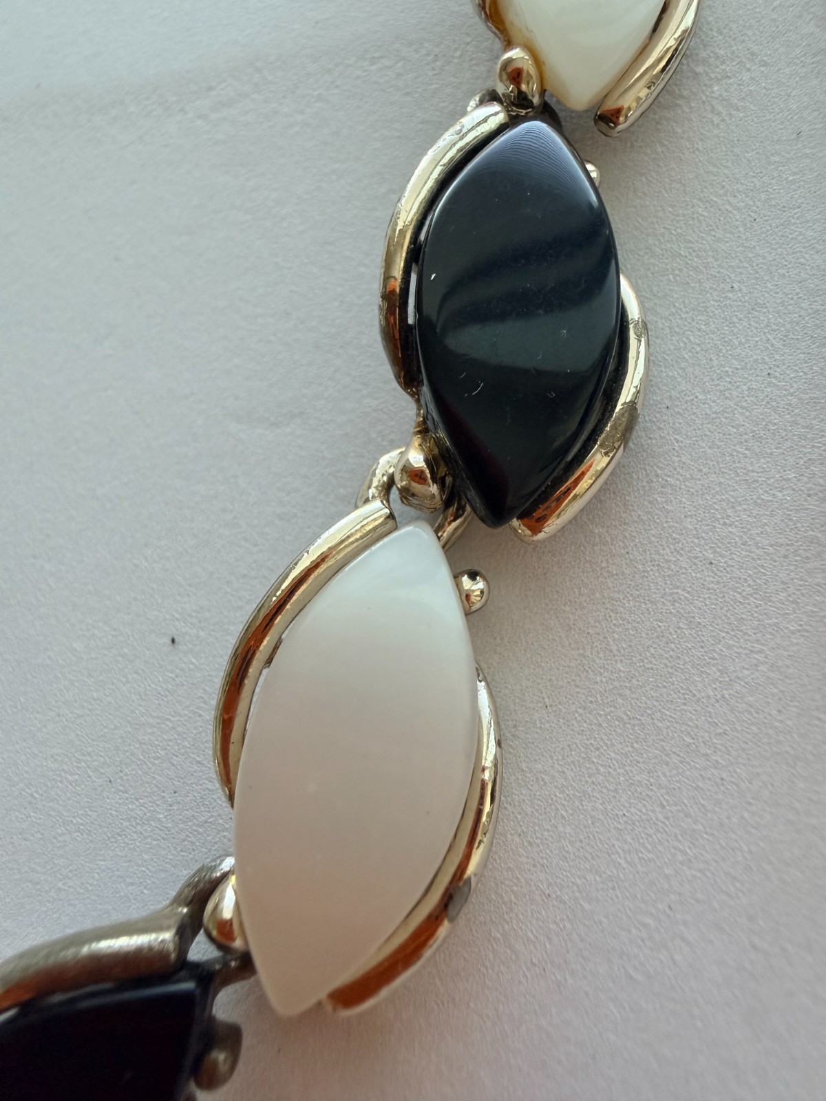 Vintage PAKULA Signed Black & White Thermoset Leaf Choker & Pendant Necklace Set