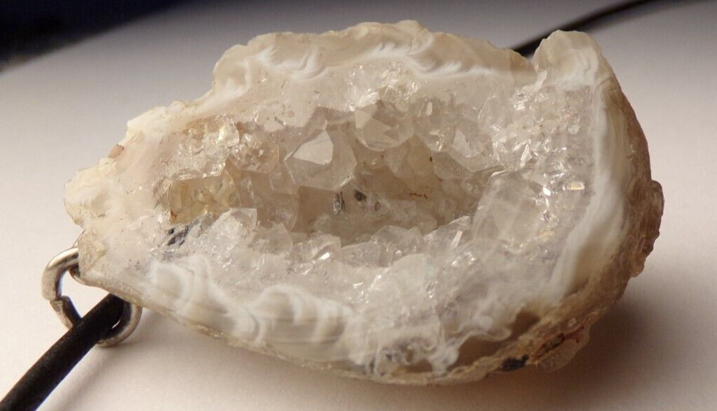 VTG STERLING SILVER LACY 1/2 cut GEODE CRYSTAL rock PENDANT BLACK NECKLACE 18.5″