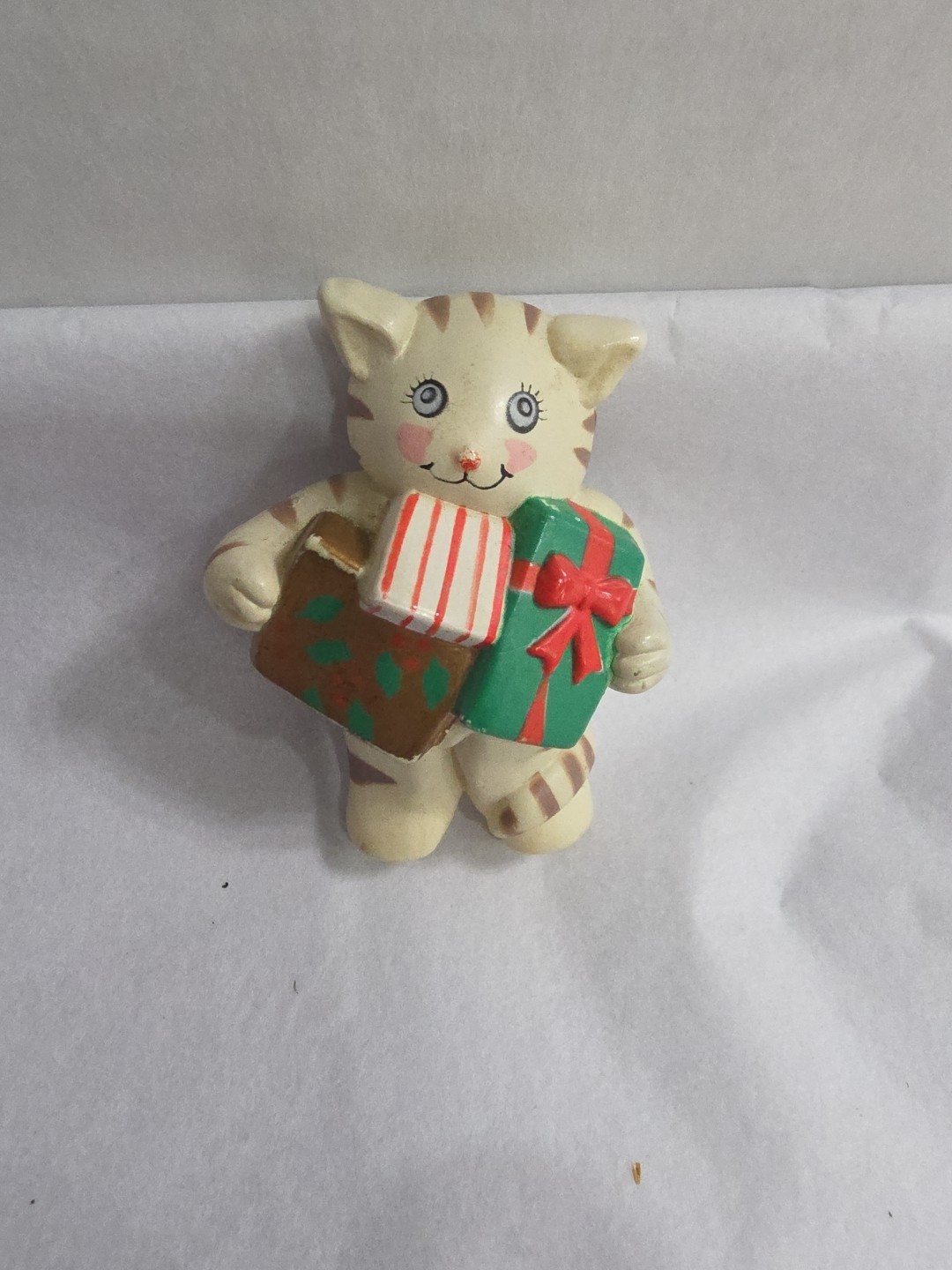 Vintage 1980 Fun World S. Lehman Cat Holding Christmas Presents Brooch