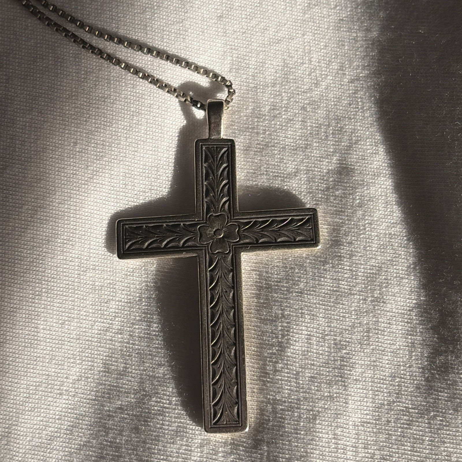 Vintage Sterling Silver 925 Floral Design Cross Pendant Necklace 16″