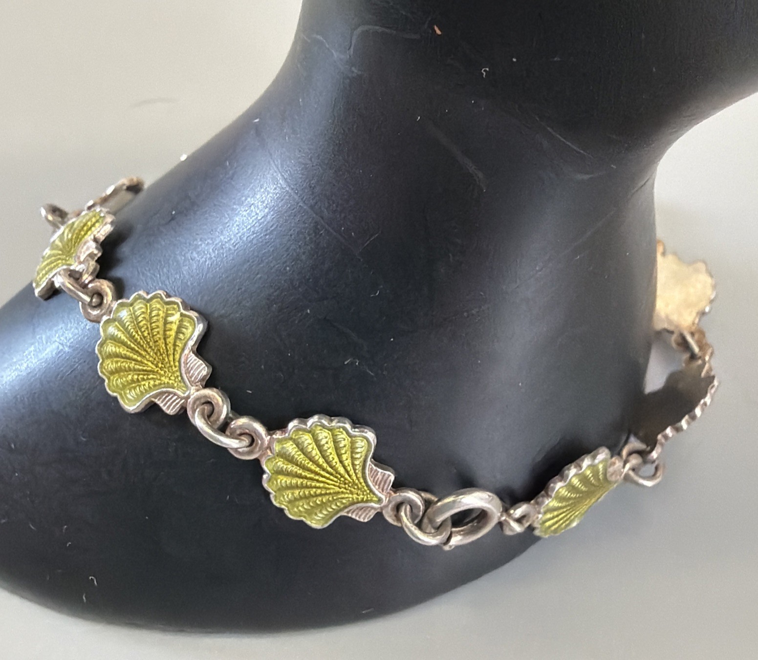 VOLMER BAHMER Denmark Sterling Silver 925 Lime Green Enamel SeaShell Bracelet