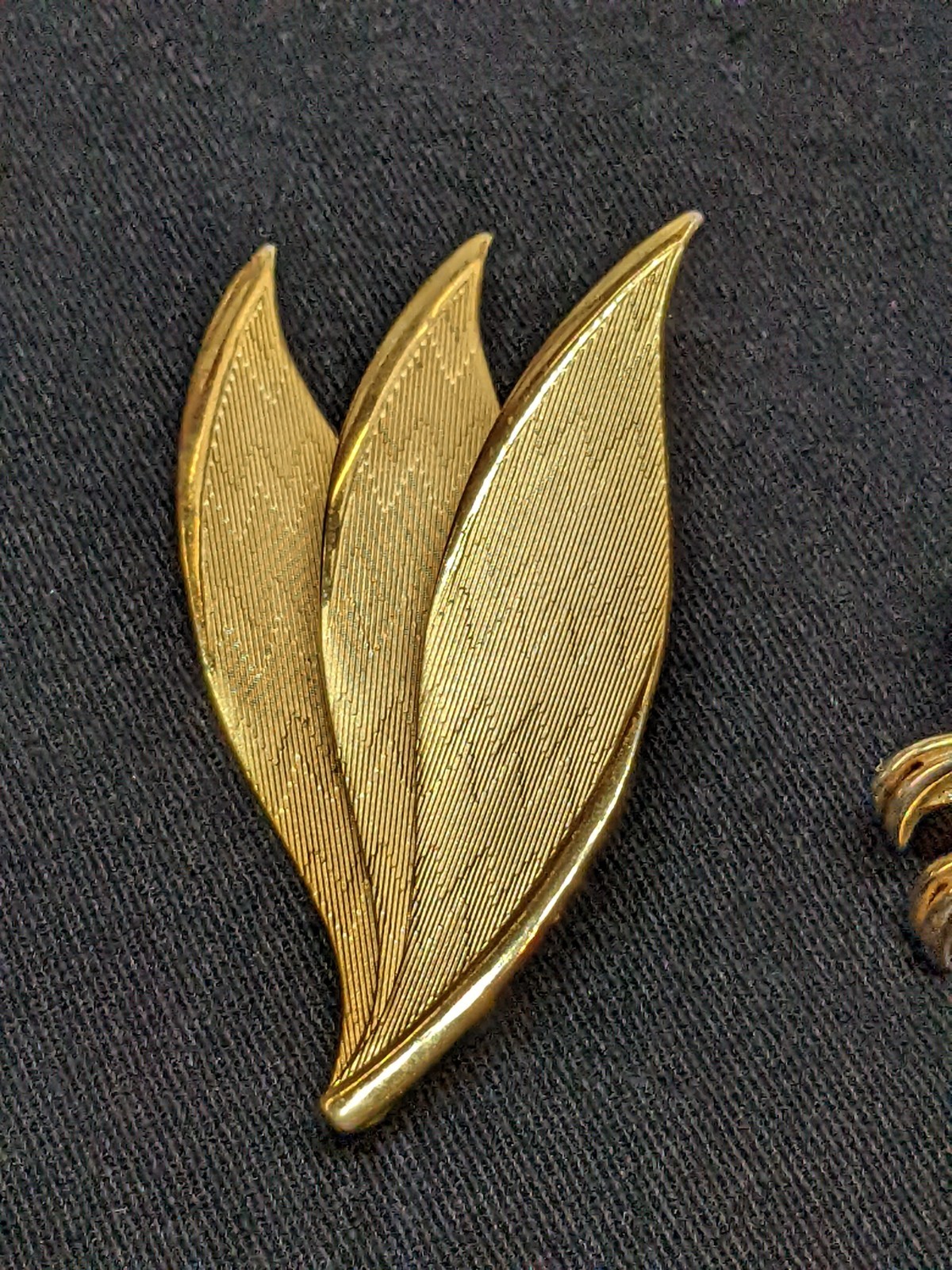 Vintage Lot of Leaf Broochs Gold Tone Pin Signed Lisa Estate Find Nature Trees