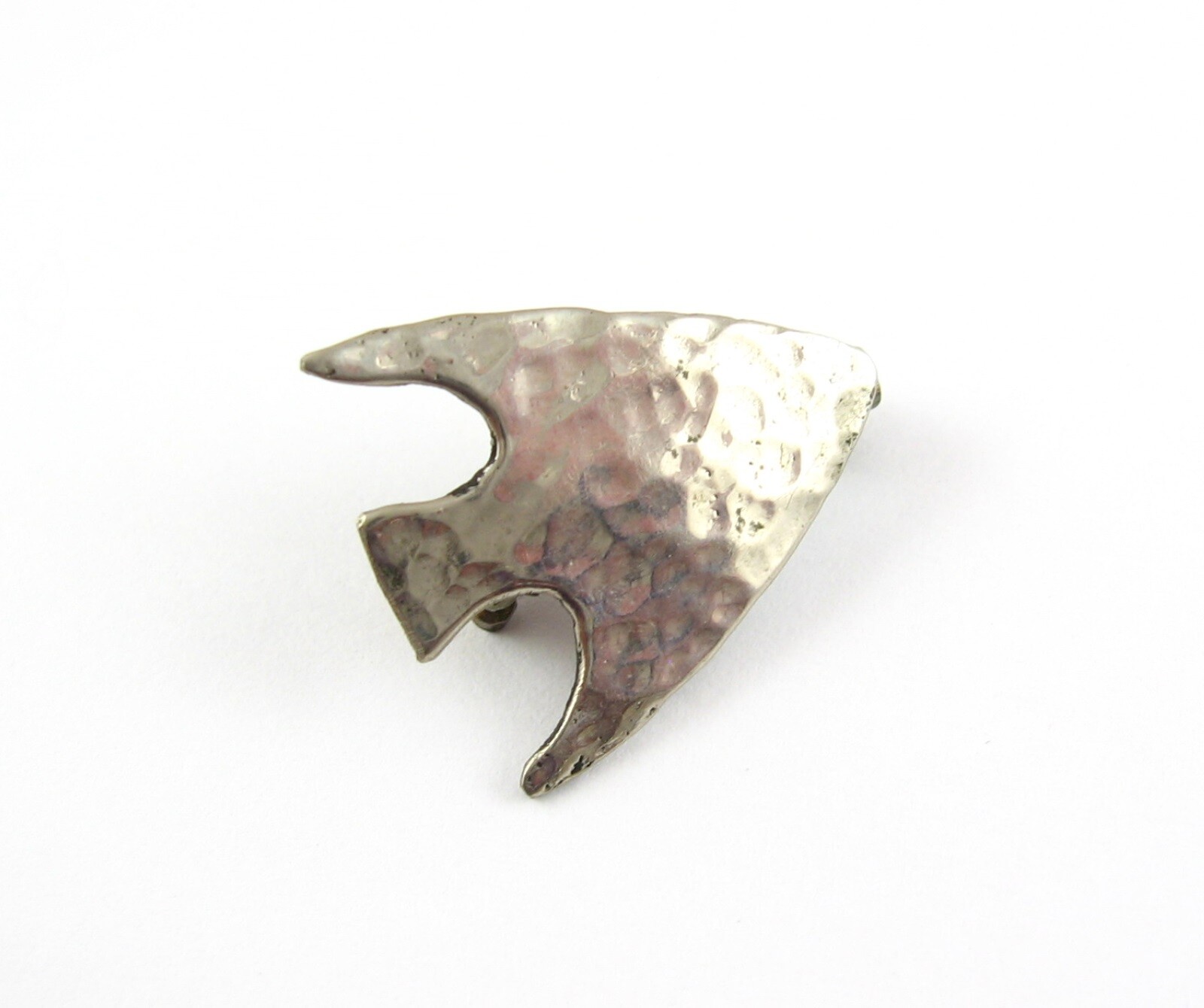Hand Hammered ARROWHEAD PIN Vintage Small Brooch Silvertone Handcrafted 7/8″
