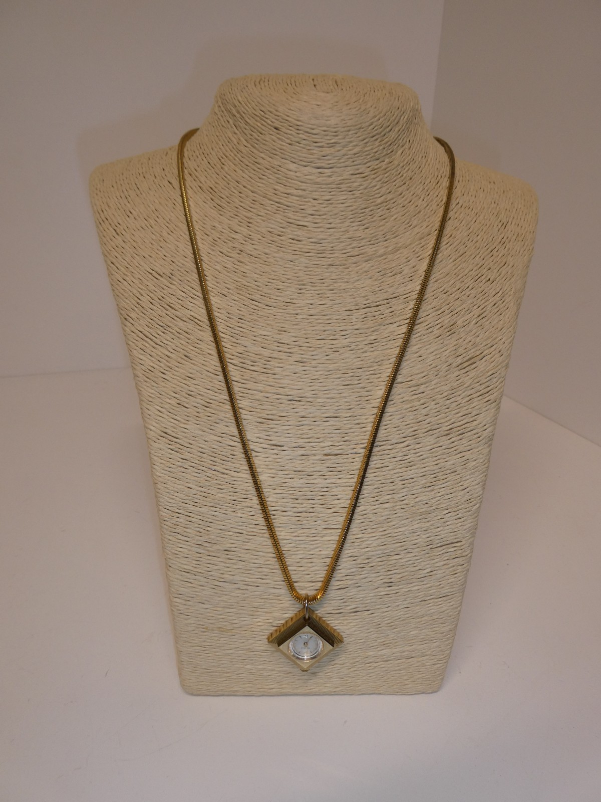 VTG Caravelle 24″ Necklace Pendant Watch Women Gold Tone Square Case Manual Wind