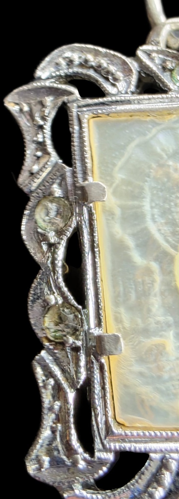 Religious Pendant Medal – Hand-Carved Virgin Mary in Mother-of-Pearl & Silver