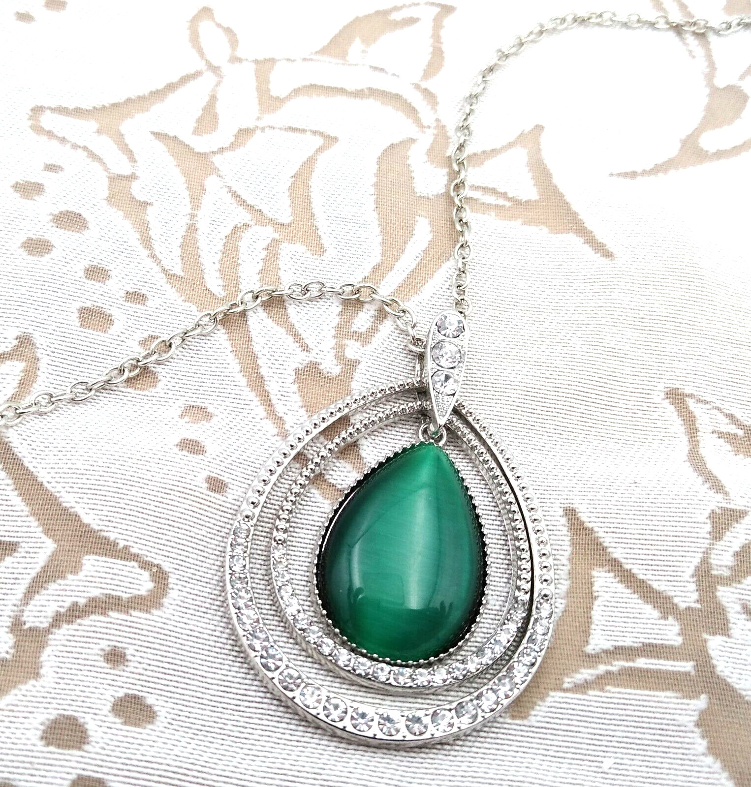 Stunning Dark Green Pendant Necklace Tear-Drop Stone Surrounded by Rhinestones