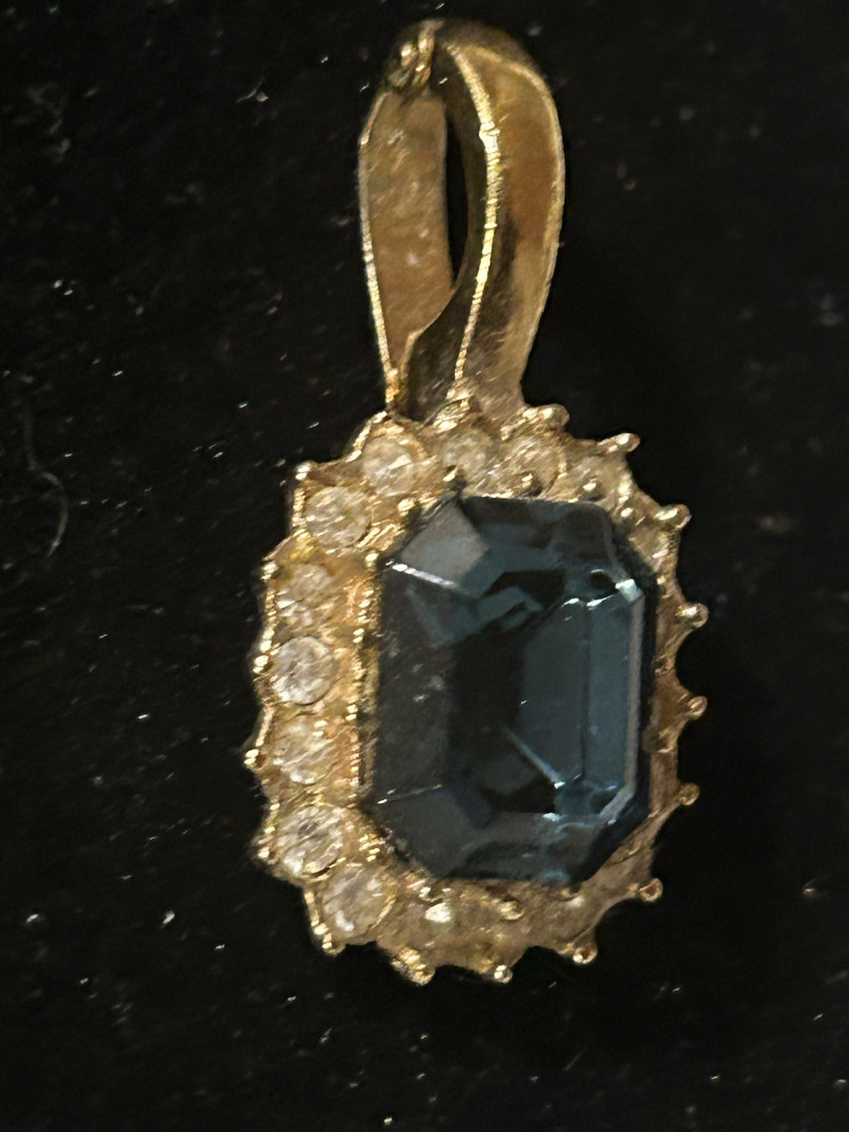 Vintage ROMAN Signed Crystal Rhinestone Pendant Green Emerald Cut Gold Tone VTG