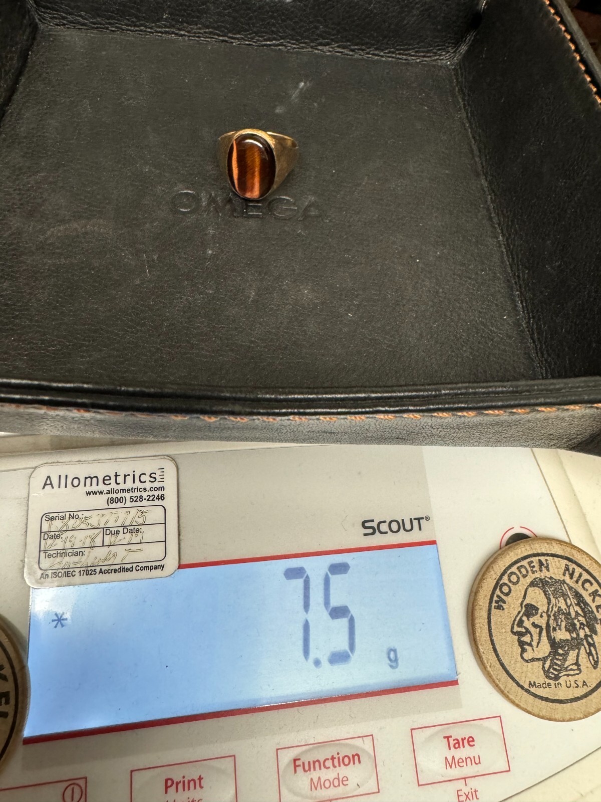 Sleek Vintage 14 Karat Yellow Gold Unisex Oval Tiger’s Eye Ring Size 9