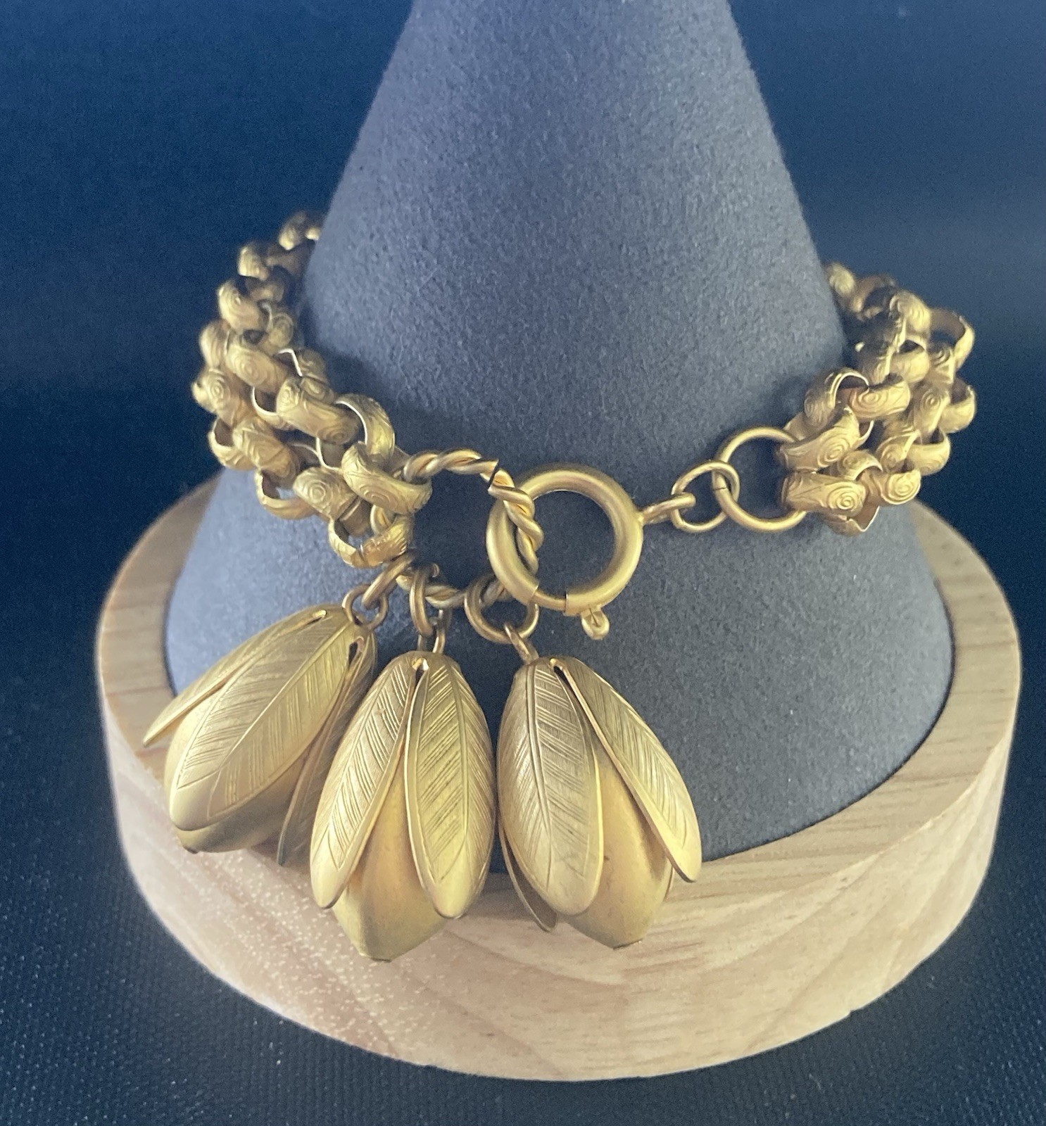 Vintage Bracelet matte gold tone Flower Pod charm Textured Links 7.5″