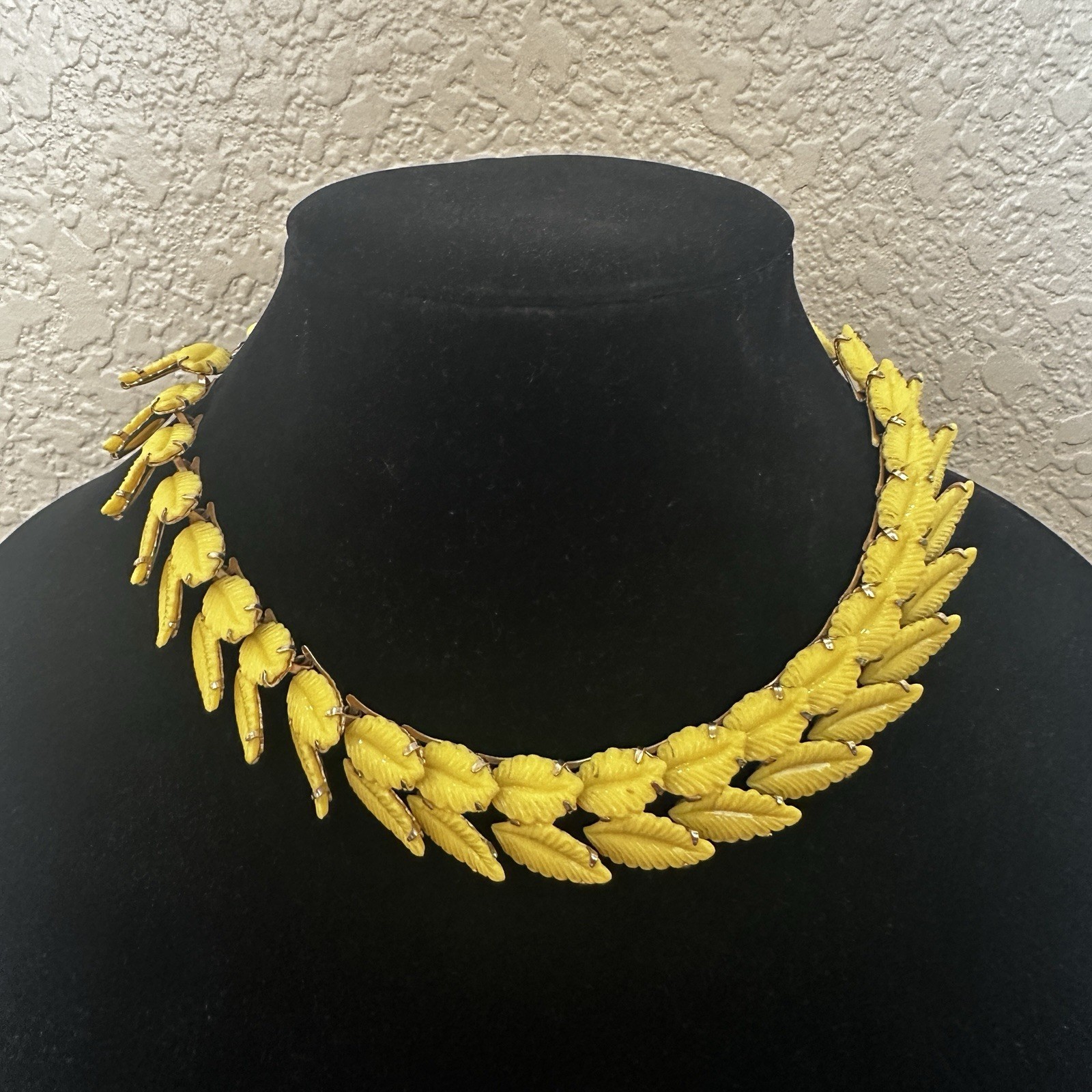 Vintage Thermostat Yellow Lucite Necklace And Clip On Earrings Gold / Adjustable