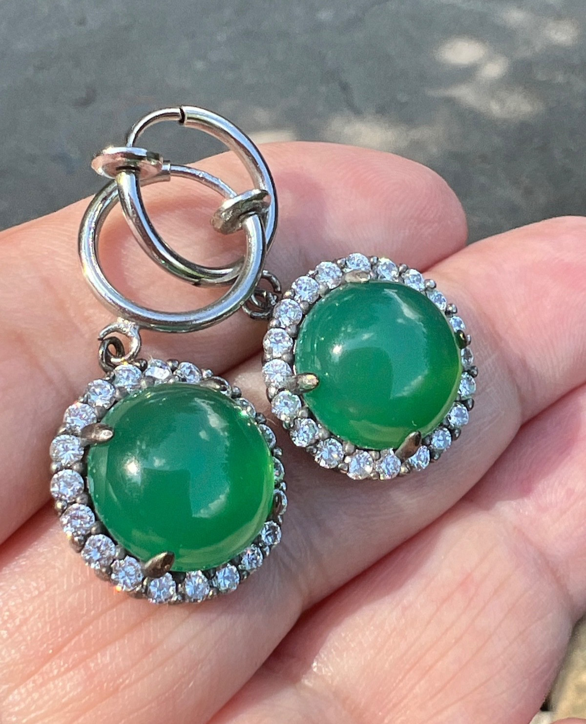 VINTAGE VIVID GREEN CABOCHON STONES DROP DANGLE SILVER TONE HOOP EARRINGS