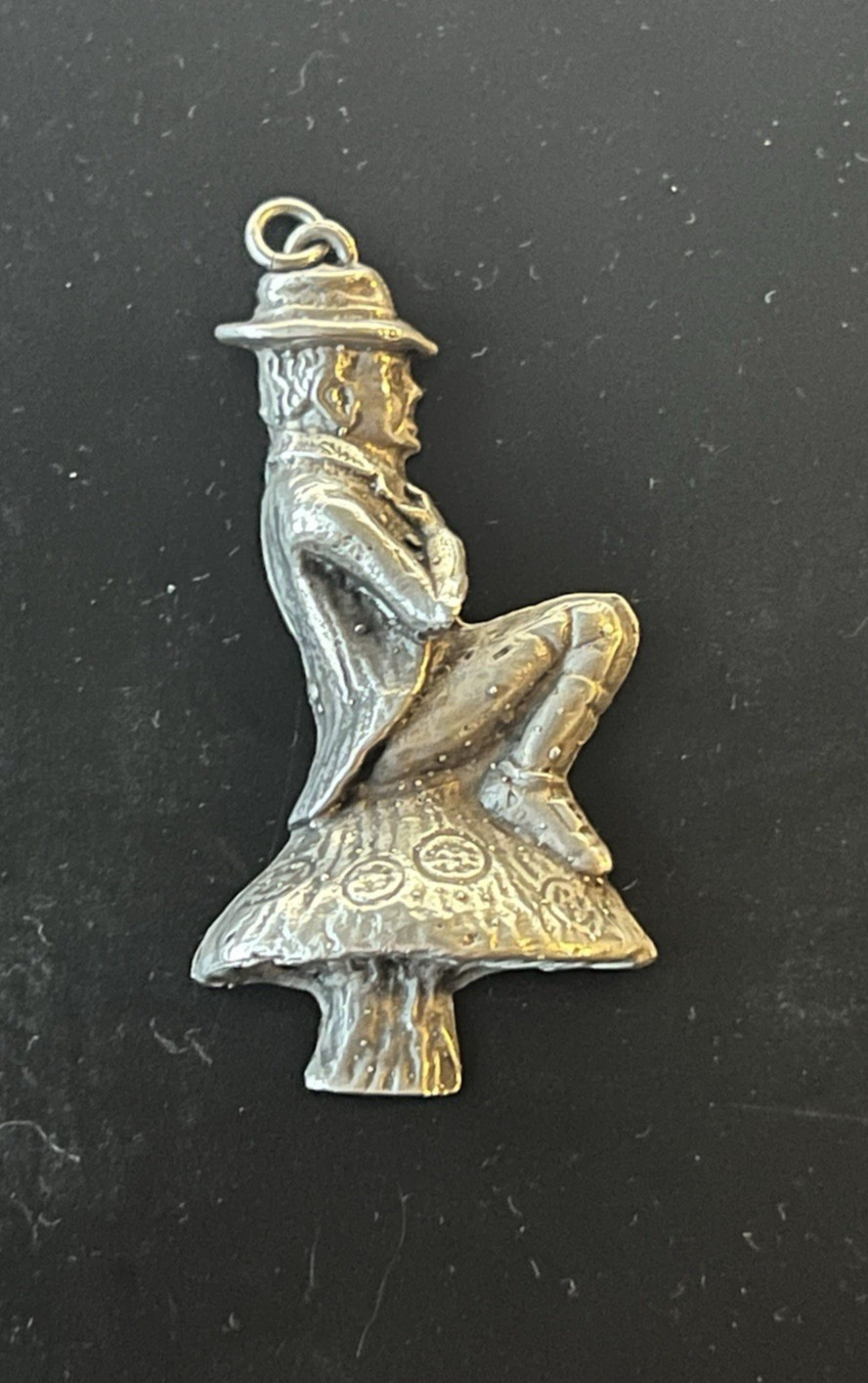 Vintage Sterling 925 Ornate Leprechaun Sitting on Toadstool Pendant 2 1/4″