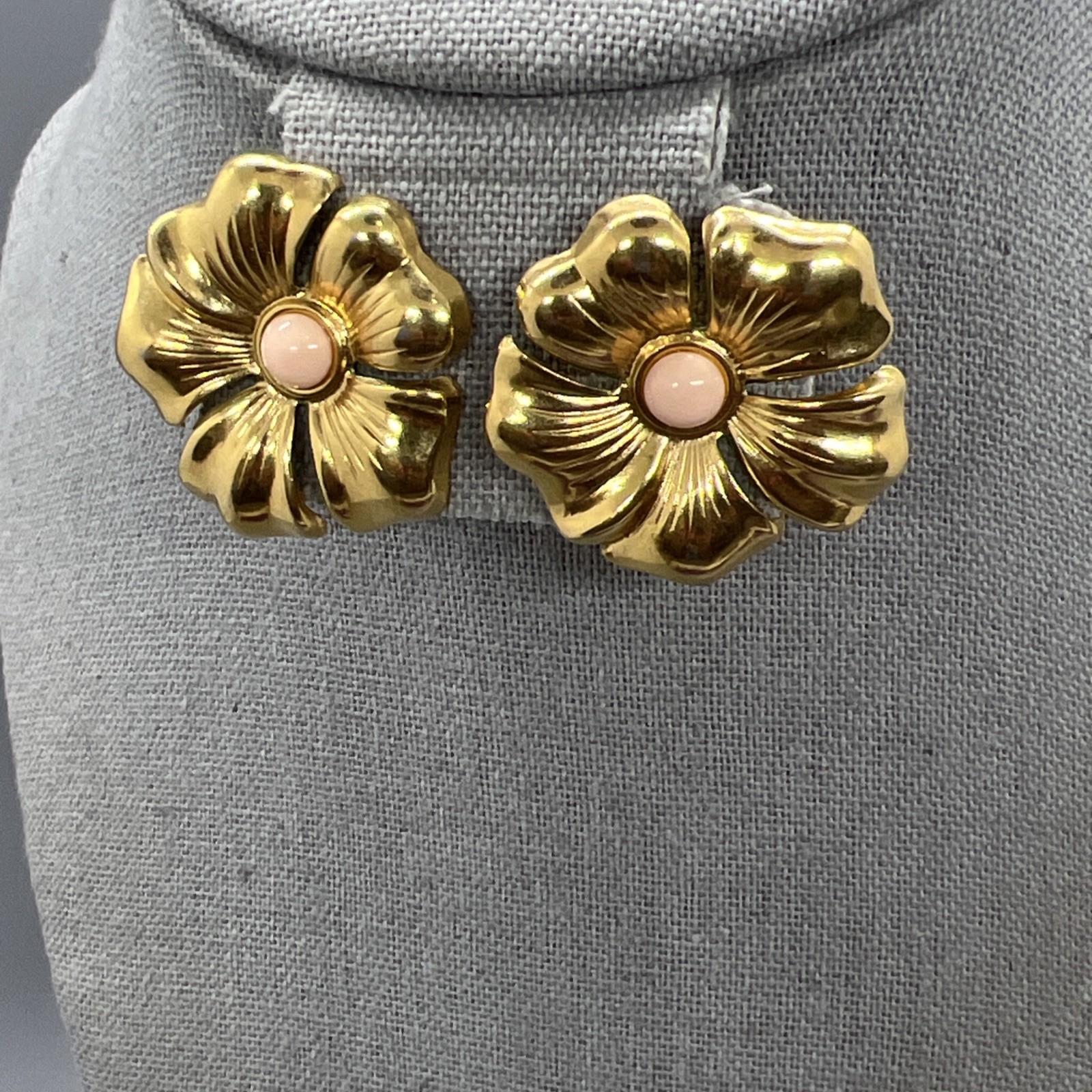 Vintage Gold Tone Flower Clip On Earrings Pink Center Cabochon Bold Retro Floral