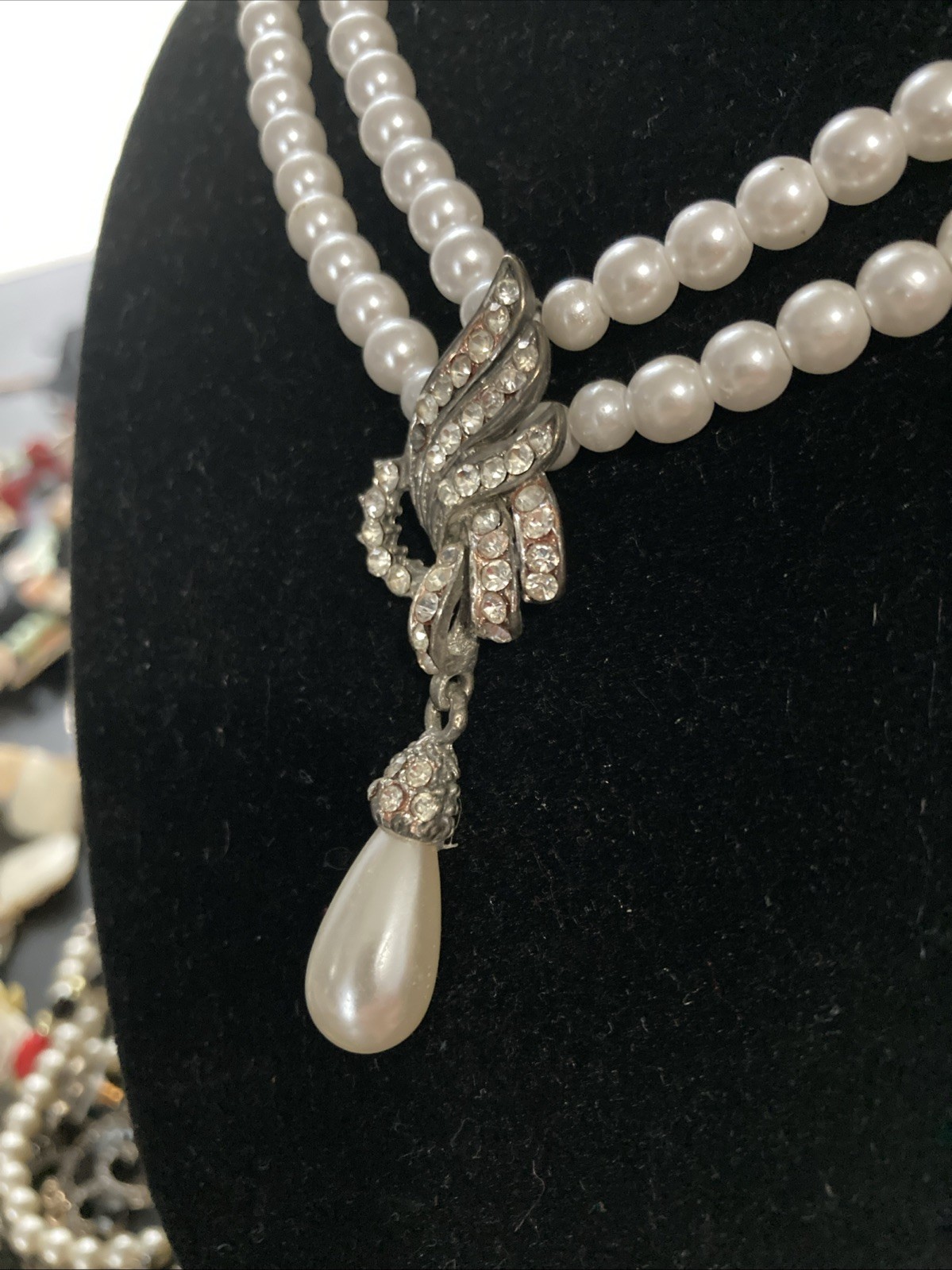 Women’s pearl beaded necklace Jewelry