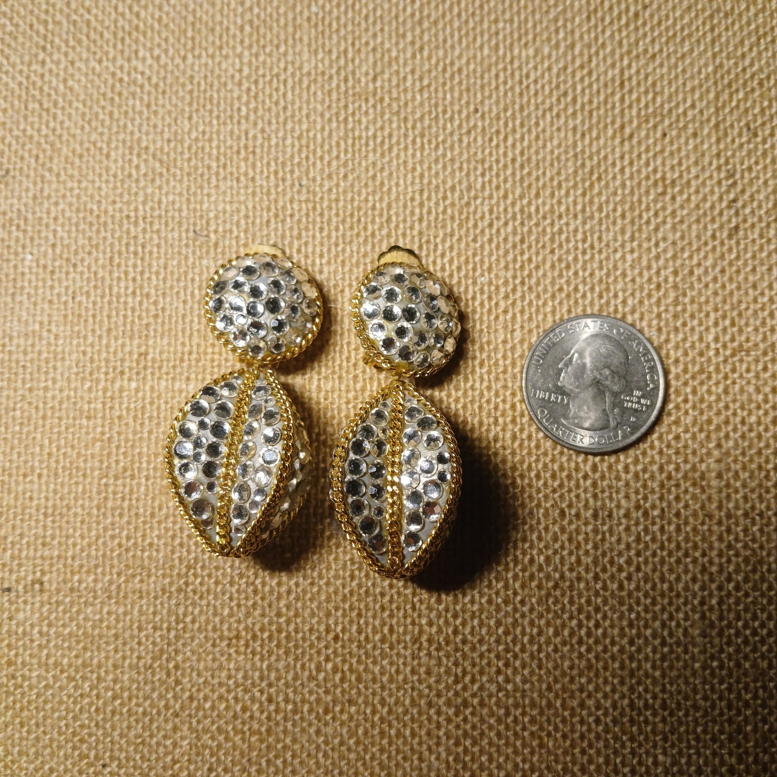 Vintage Richard Kerr Signed Gold Tone Austrian Crystal Clip On Earring Braided