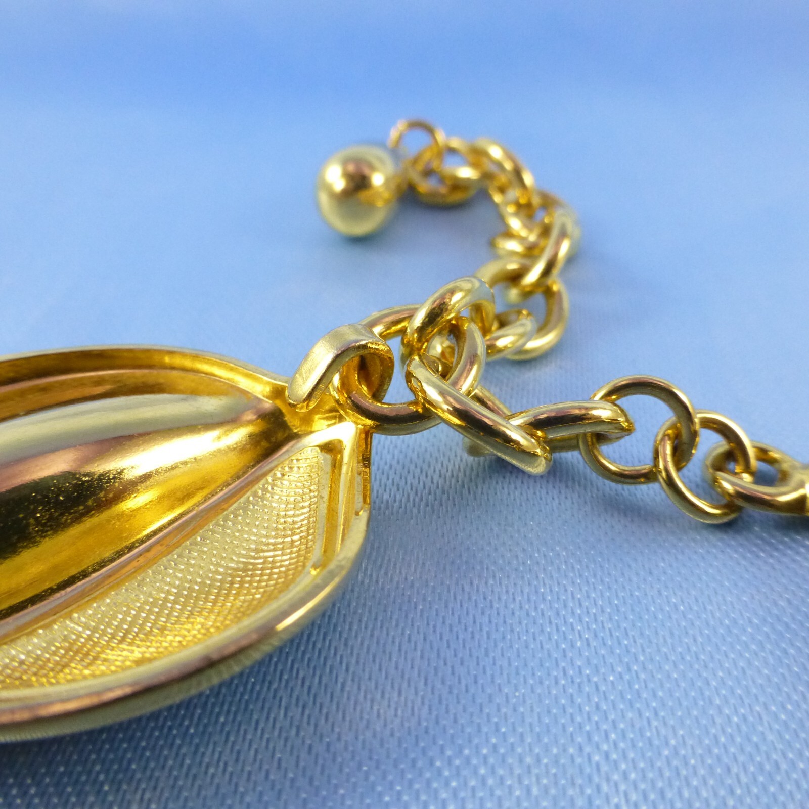 Fashionable Black Enamel on Gold-Tone Articulated Links Necklace Elegant