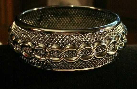 VINTAGE MESH& SILVERTONE WITH RAISED DESIGN BANGLE 2 3/4′ ACROSS1 1/4″ WIDE CHIC