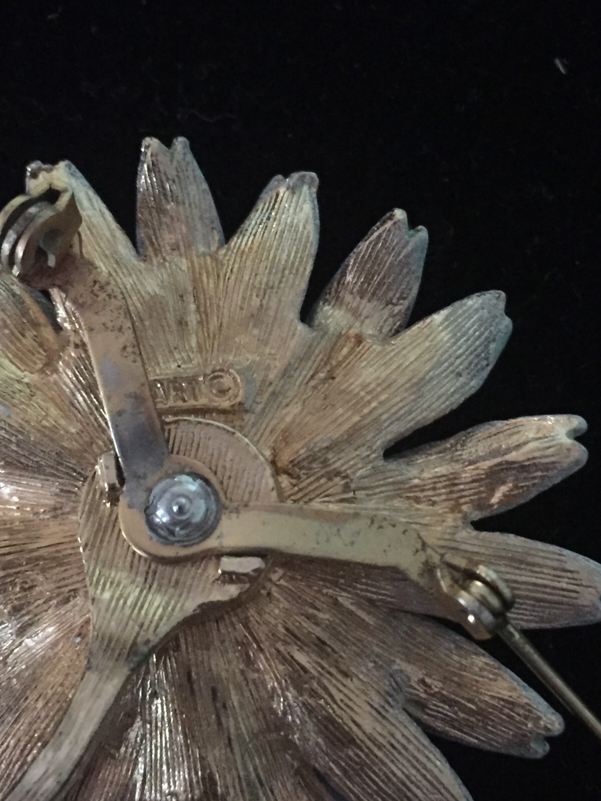 Vintage 1950’s-1980’s “ART” Daisy Enamel/Painted Brooch with Beetle on Petal
