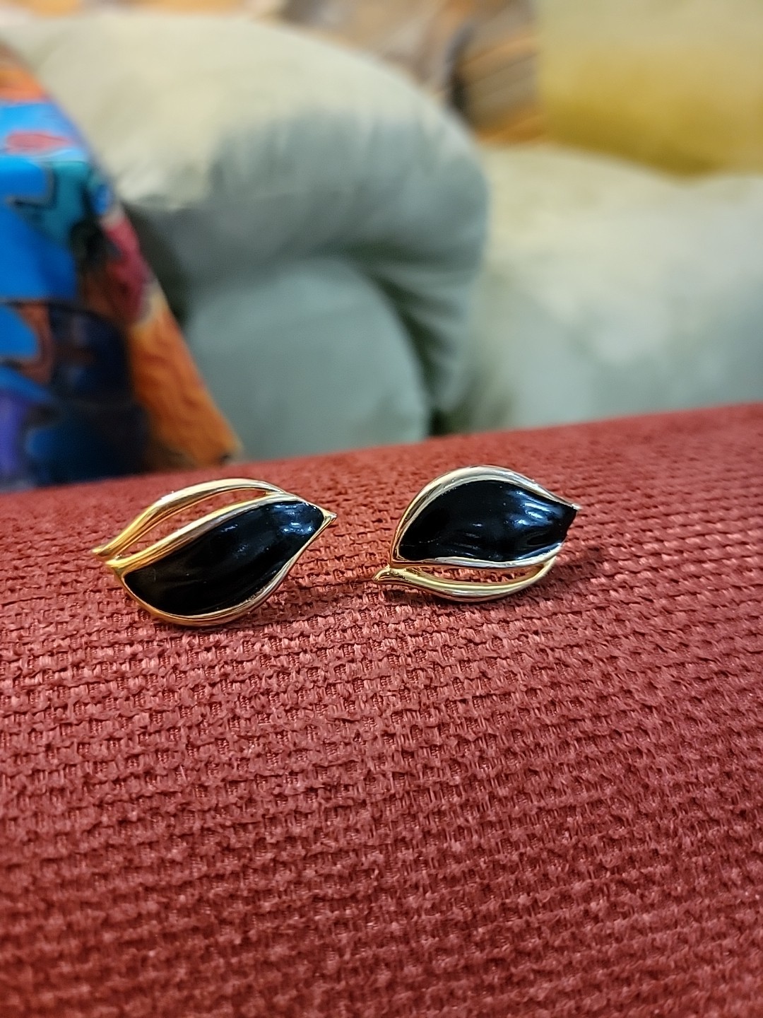 Vintage 70s Black Gold Earrings Enamel Classic Stud Office Work Daily Elegant