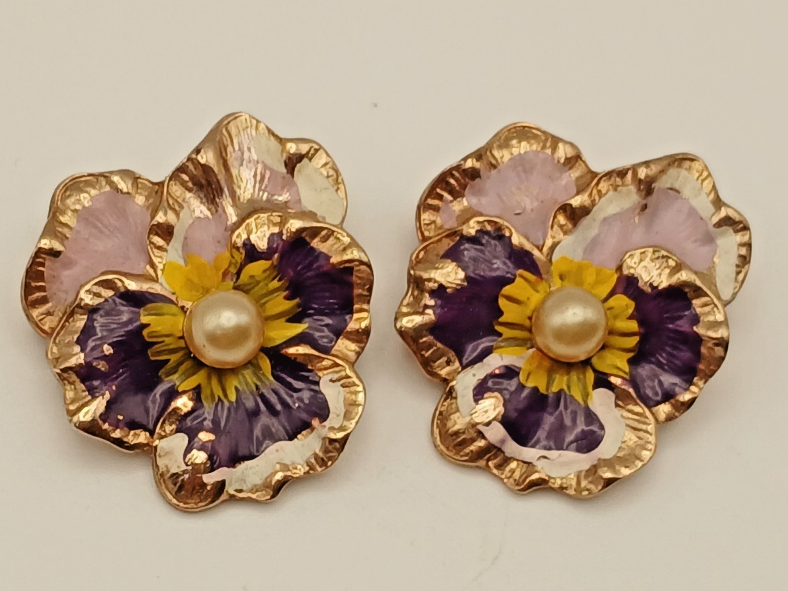 Vintage PAIR of Enamel Painted PANSY Flower Faux Pearl SCATTER Brooch Pin (2 PC)