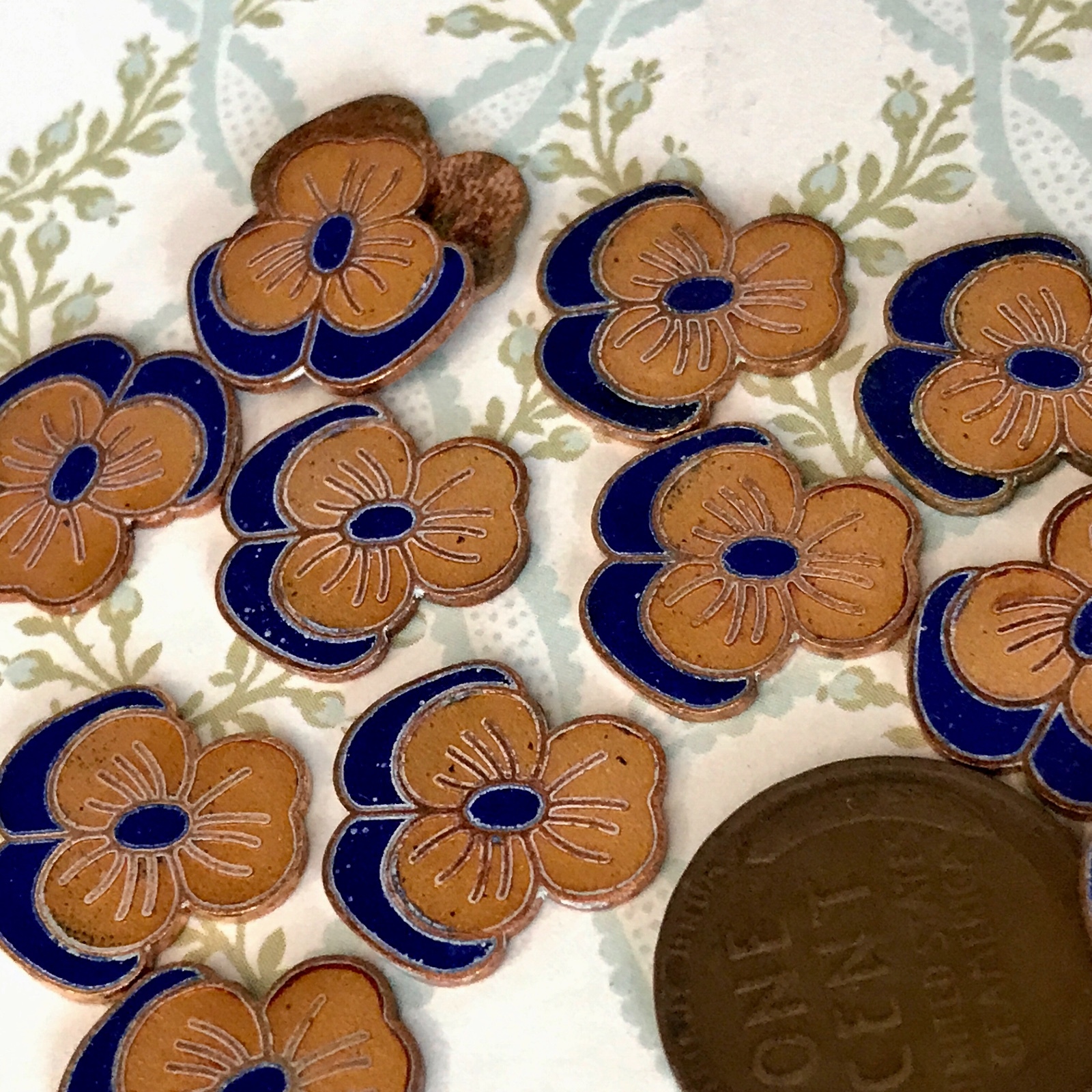 Enameled Pansy Findings,Vintage Pansies,Enamel Cabochons,19x6mm cabochons #G65A