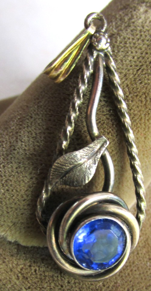 Vintage Well Made Sterling Silver Blue Stone Twisted Wire Petal Pendant Jewelry