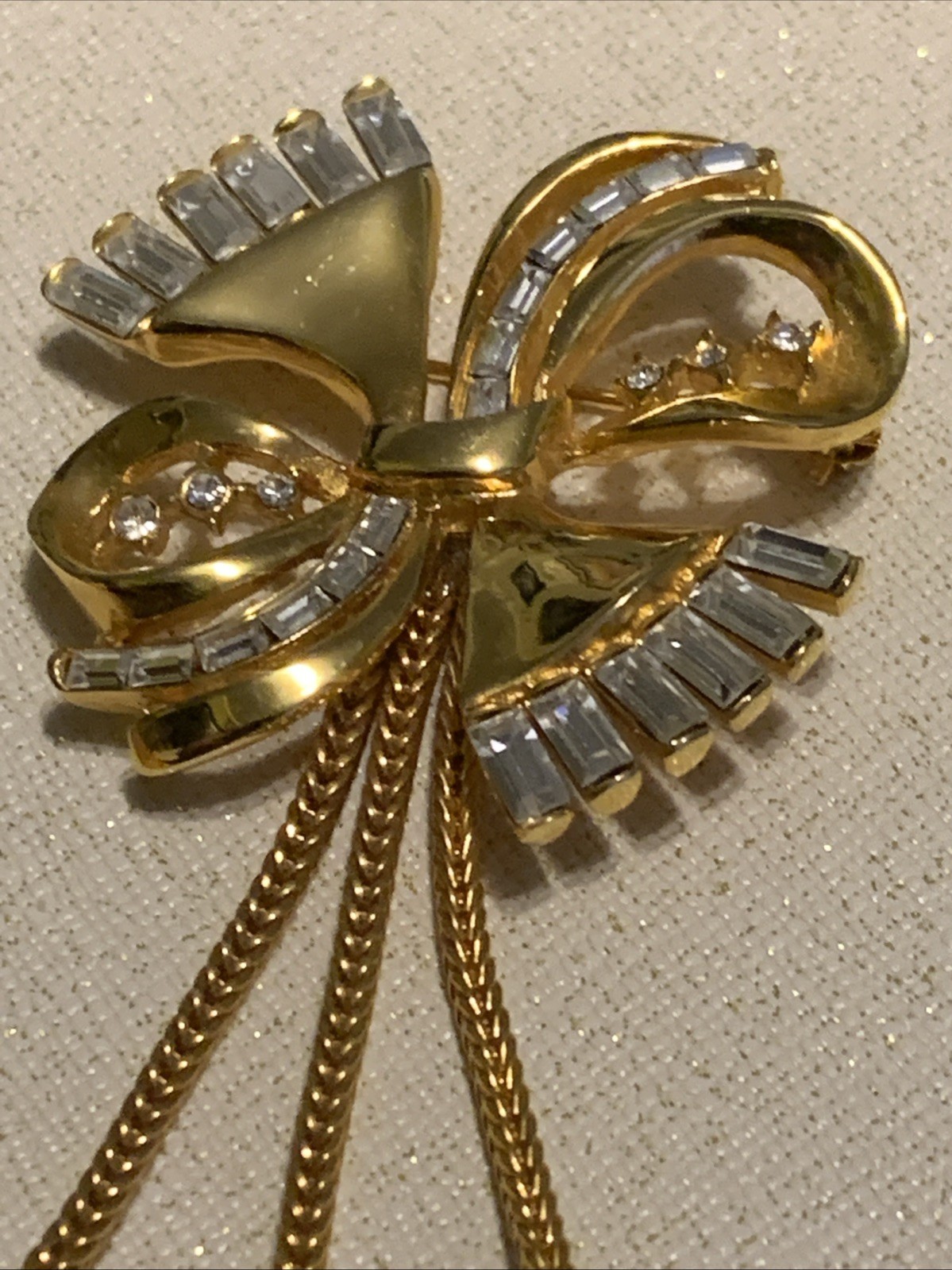 COCO VTG_Robert Rose Bow 4” Brooch Dangle Tassels Clear Rhinestones Baguettes