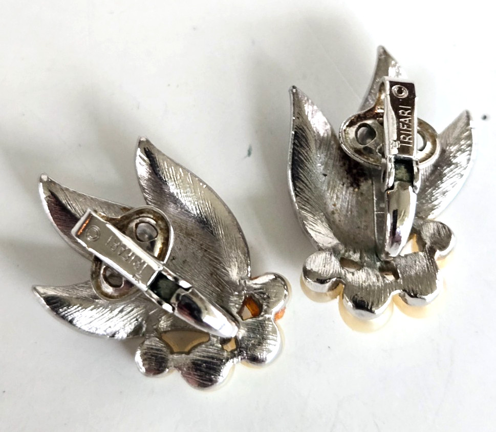 Vintage Trifari Faux Pearl Leaf Design Silver Tone Clip Earrings 1-1/8″