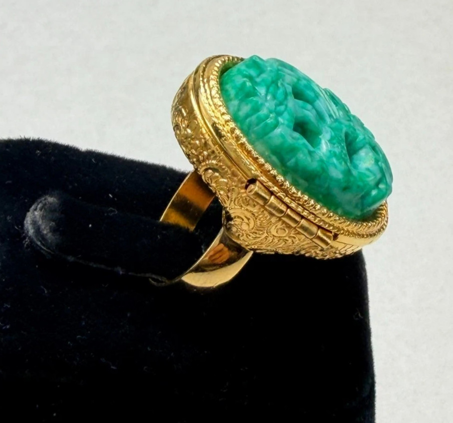 Avon Green Faux Jade Carved Oval Poison Locket Ring Gold Tone Adjustable 6-7 Vtg