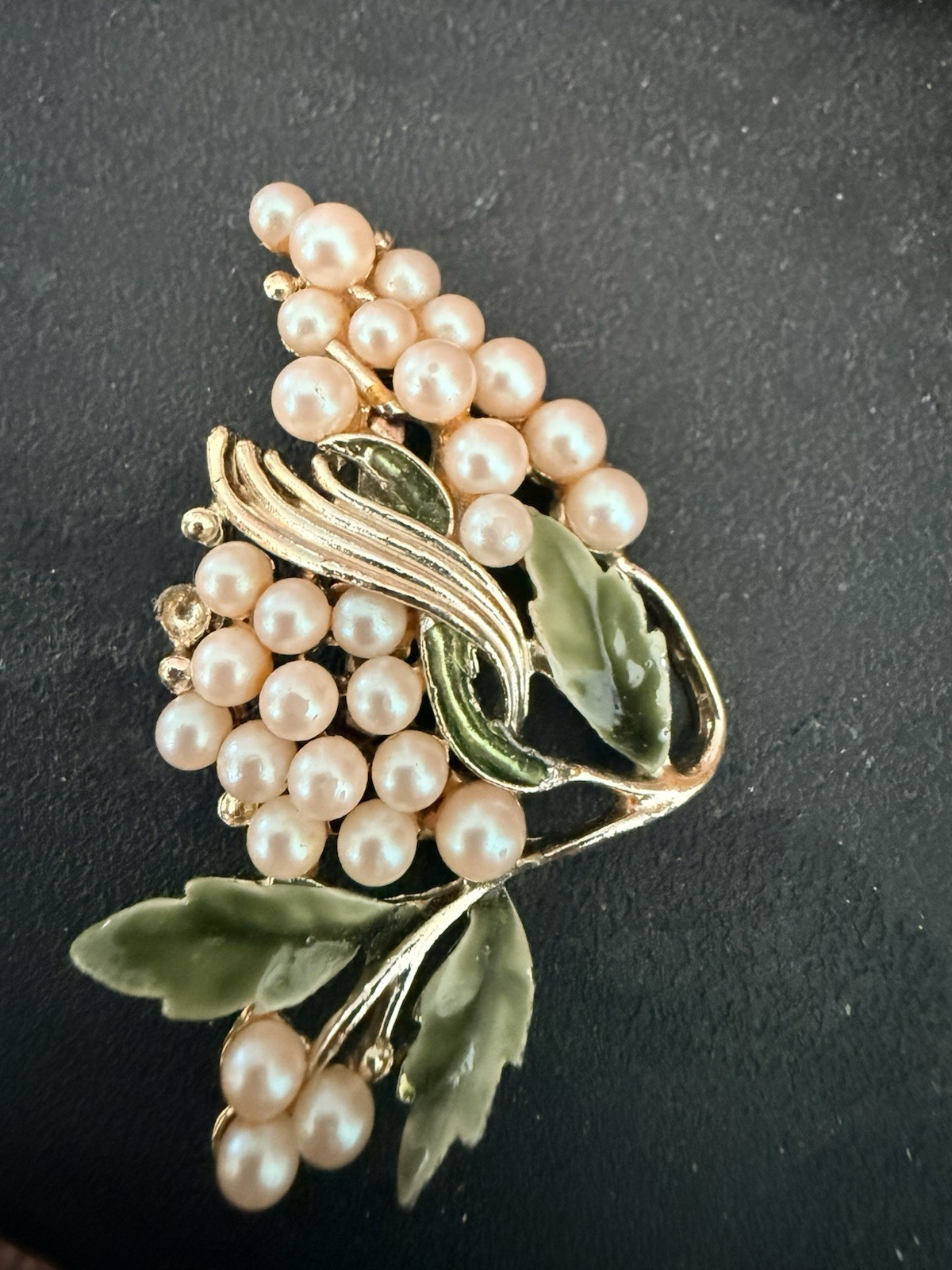 Brooch Pins Bunch of Grapes Gold Tone Vintage Jewelry