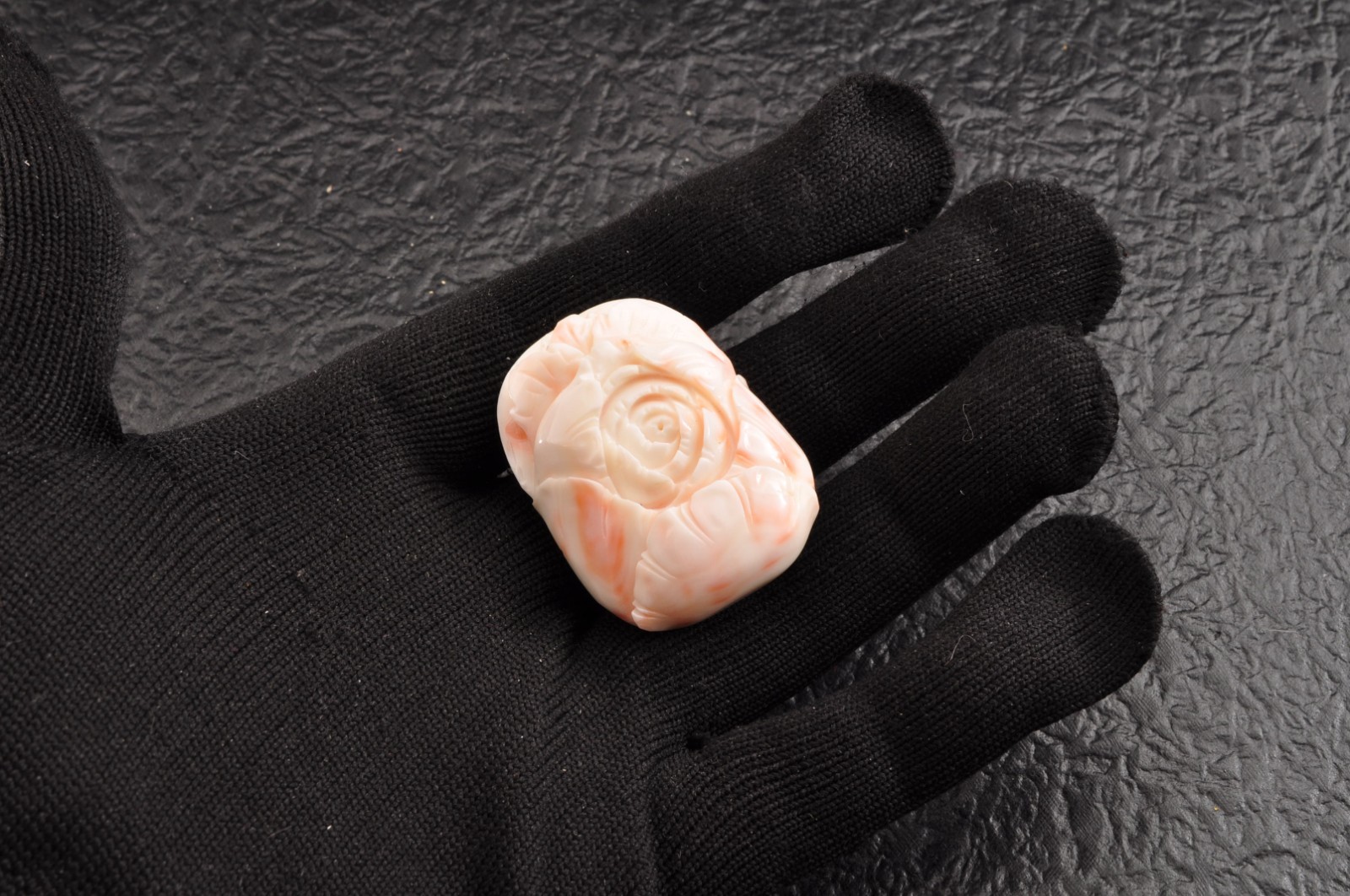 Angel skin coral OBIDOME “Peony” Certificate, (39mm (1.53in) total 135.5ct) box.